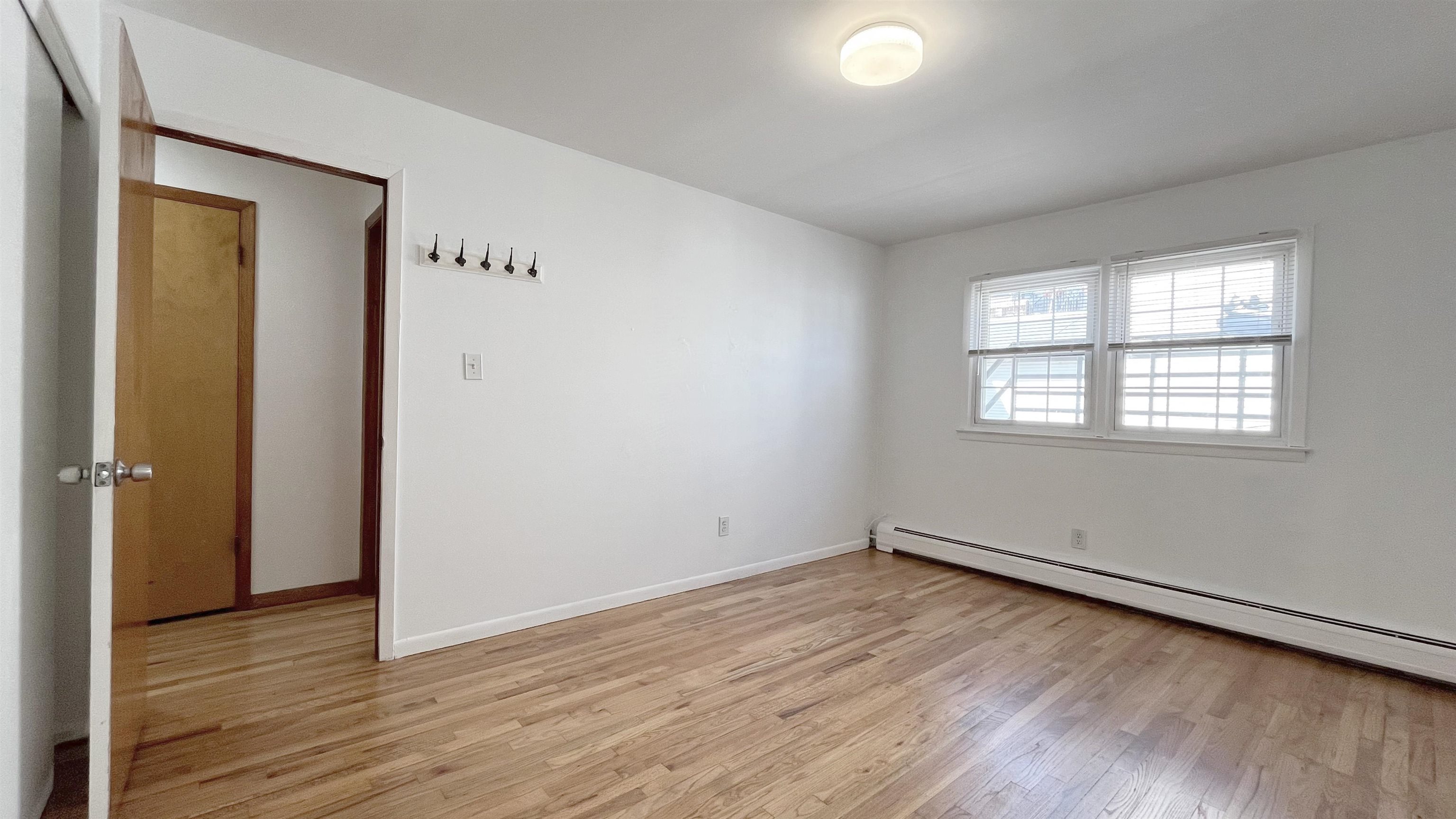 421 MANILA AVE Unit: 3