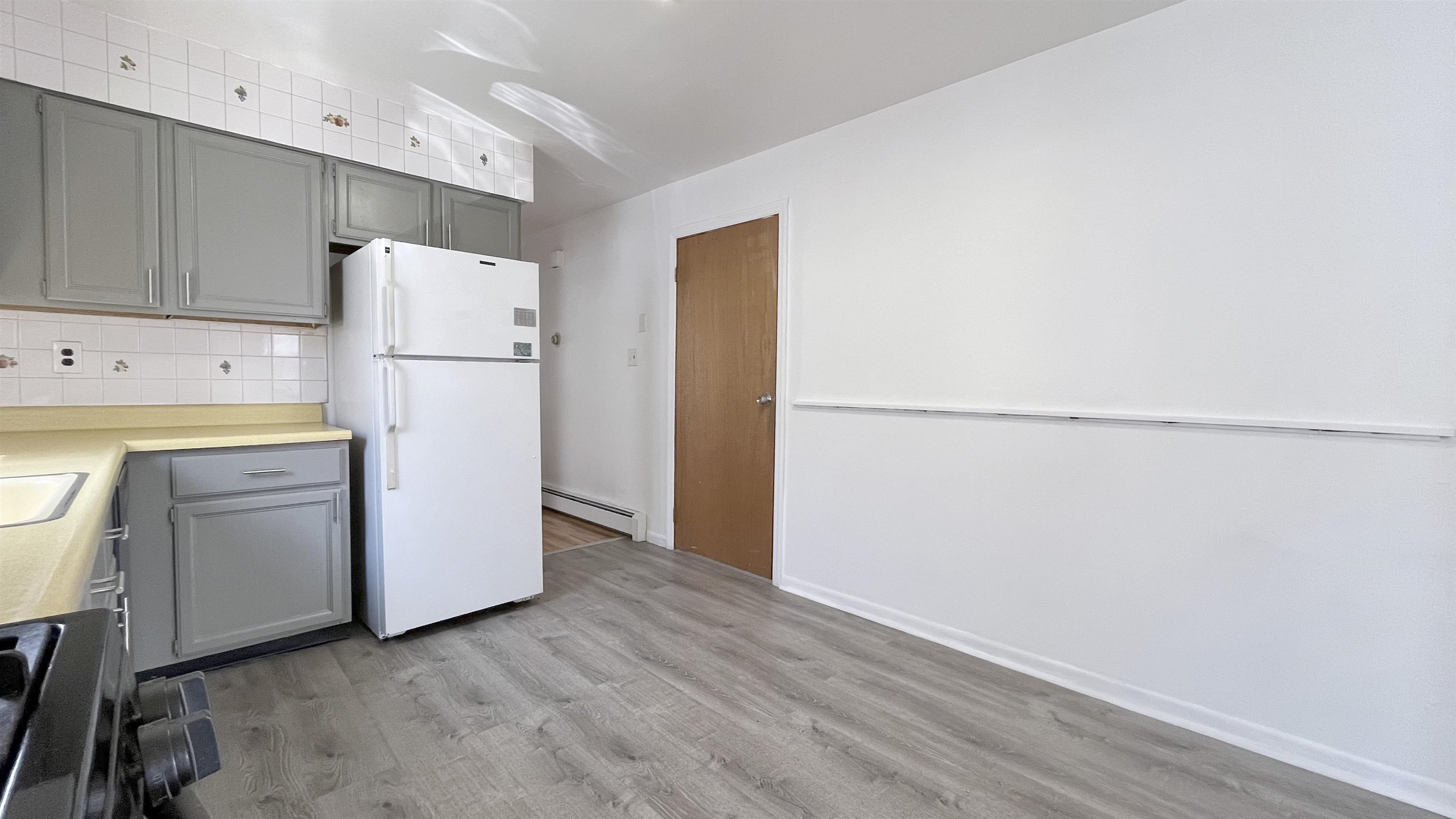 421 MANILA AVE Unit: 3