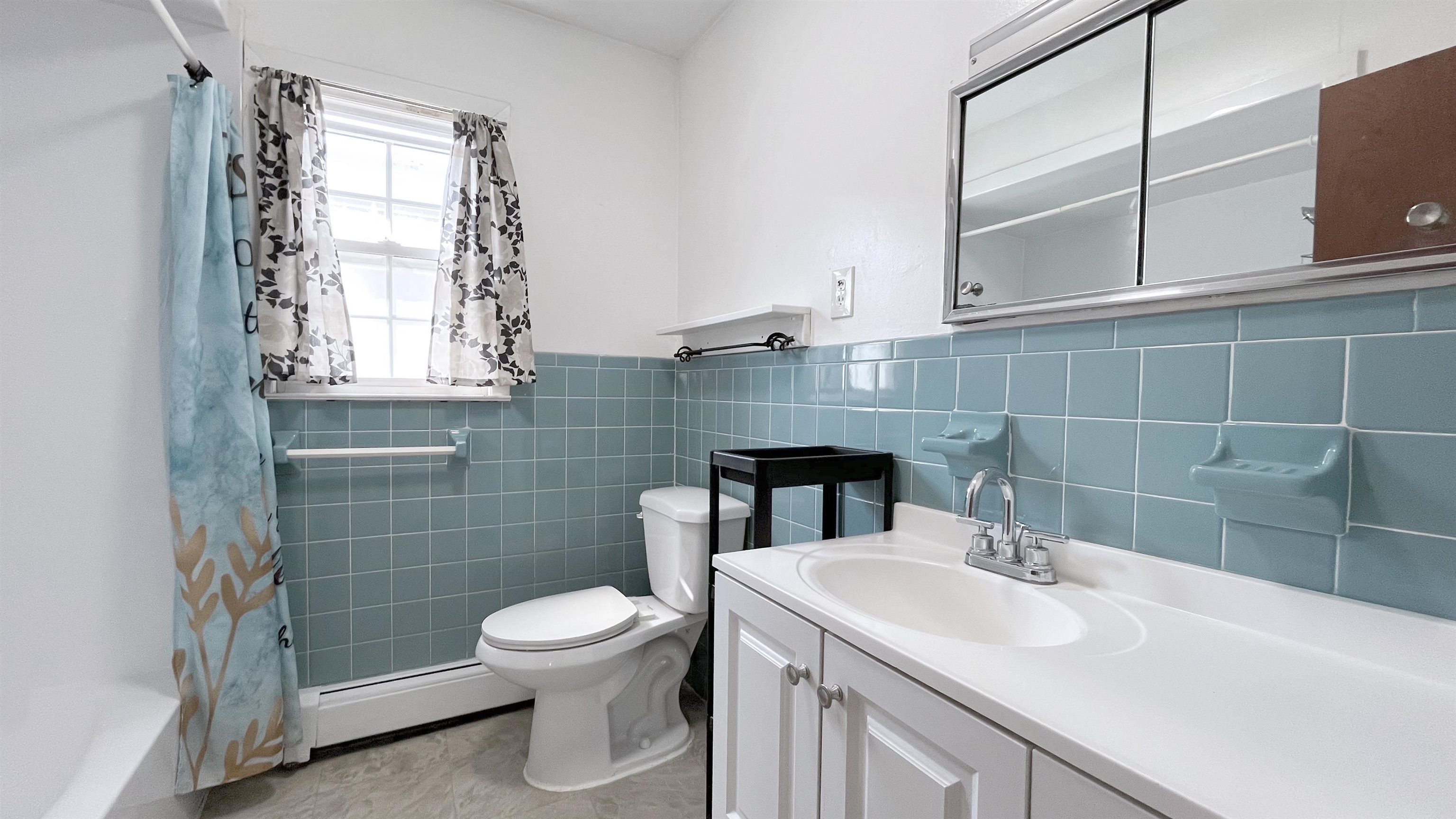 421 MANILA AVE Unit: 3