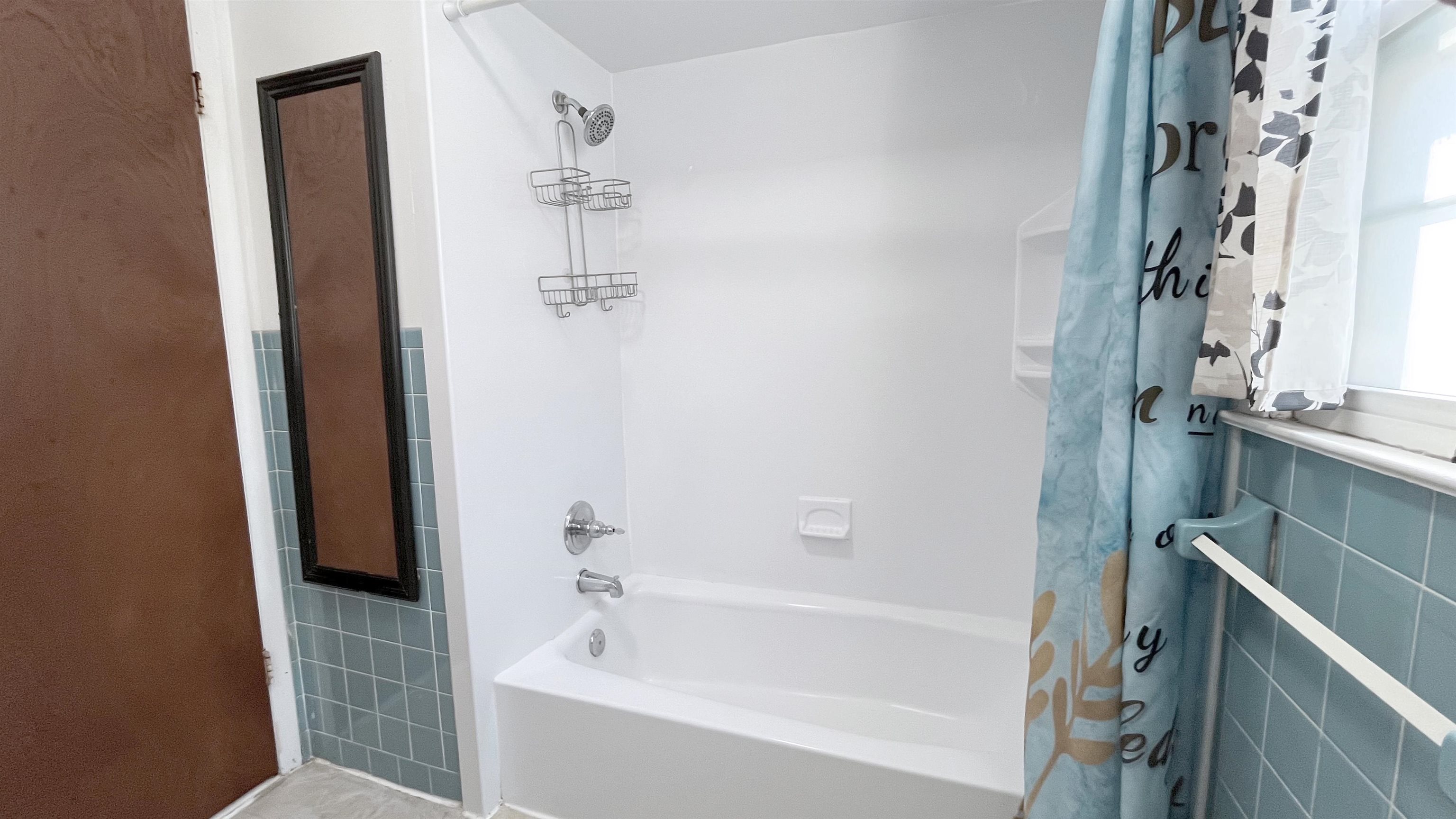 421 MANILA AVE Unit: 3