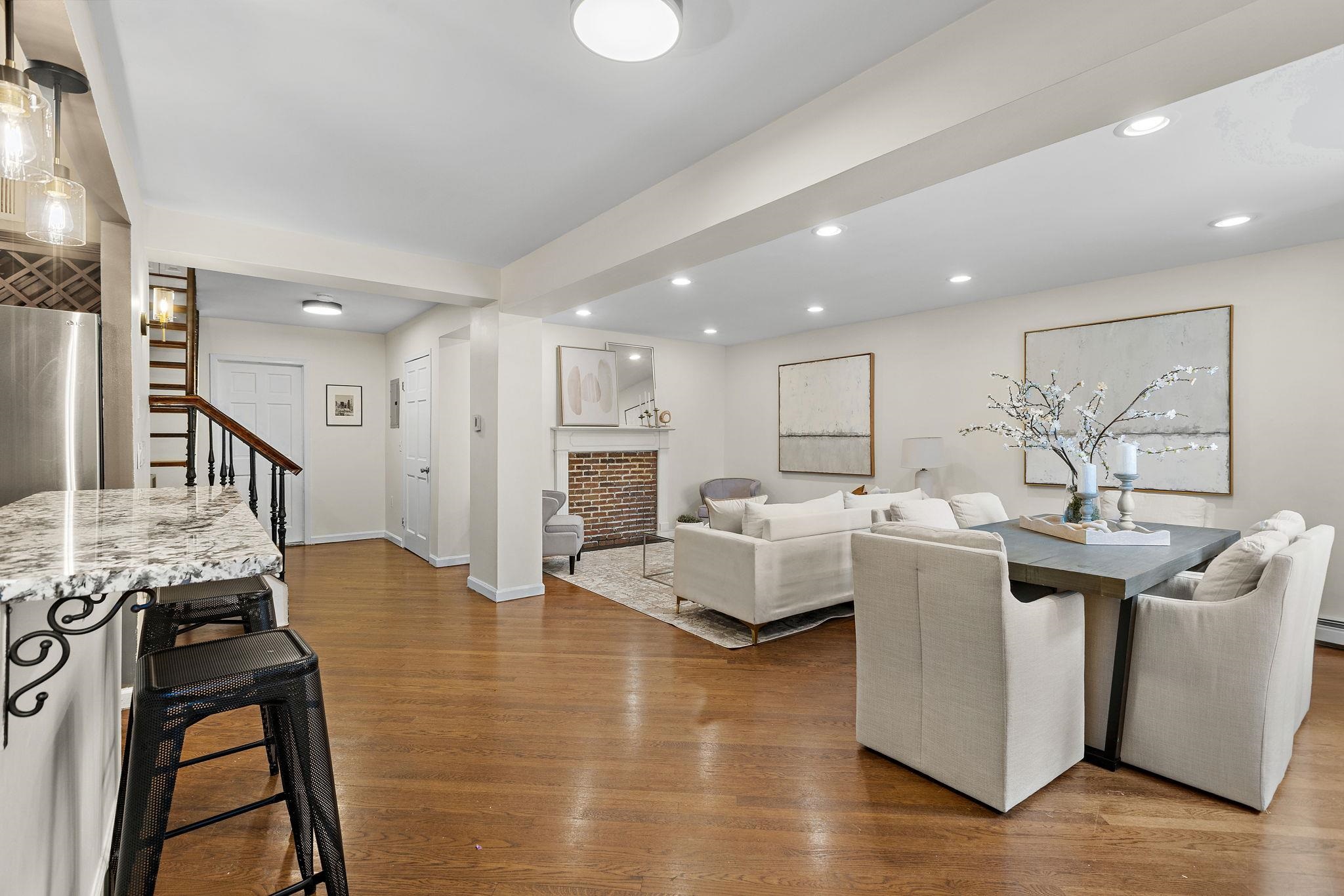 412 WASHINGTON ST Unit: 1B