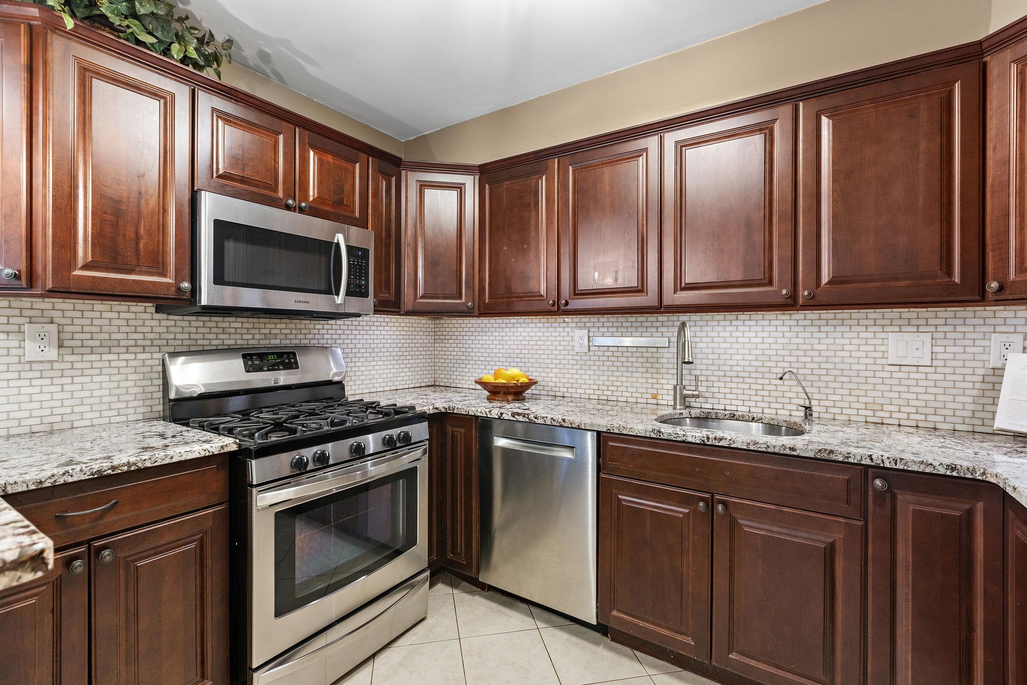 412 WASHINGTON ST Unit: 1B