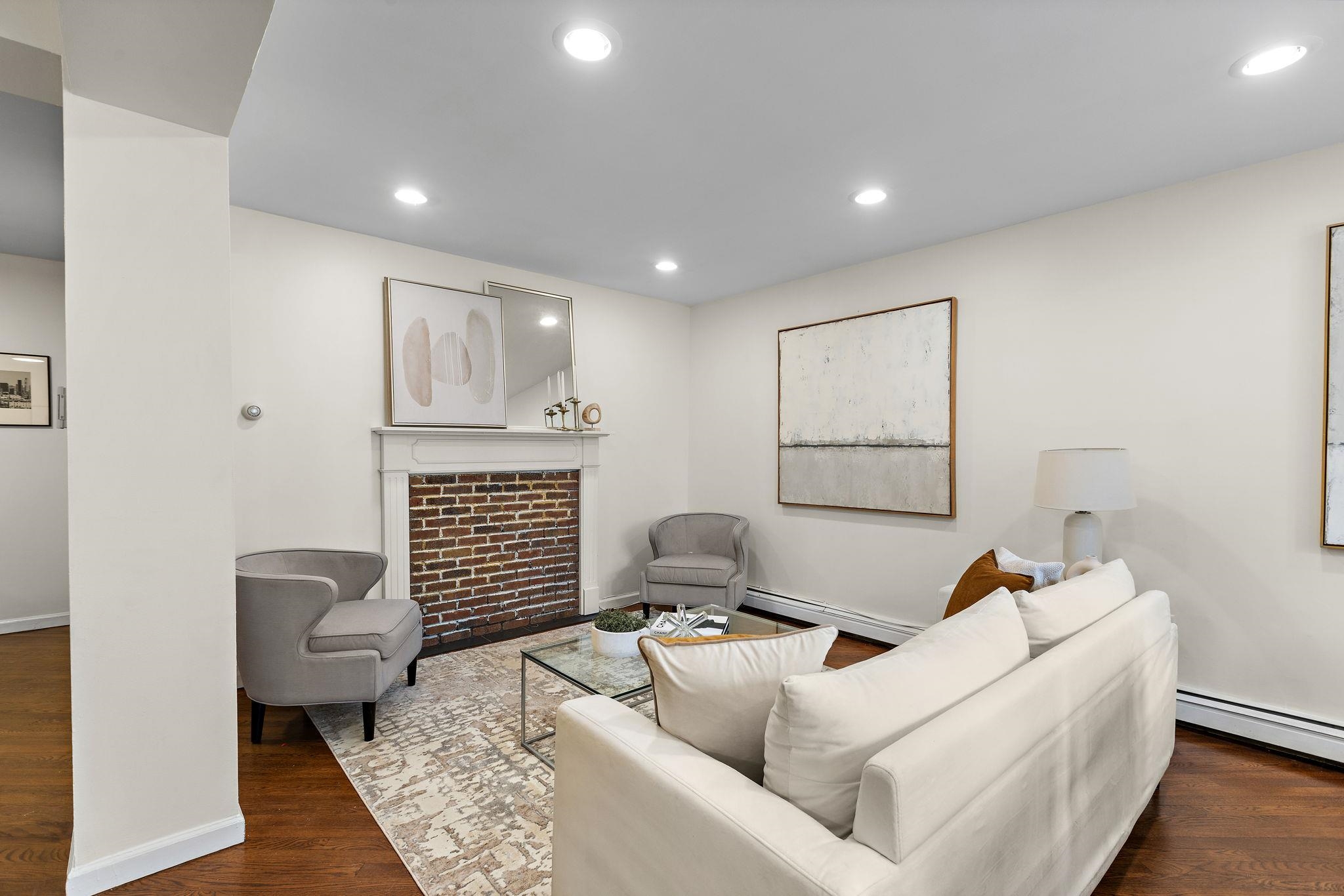 412 WASHINGTON ST Unit: 1B