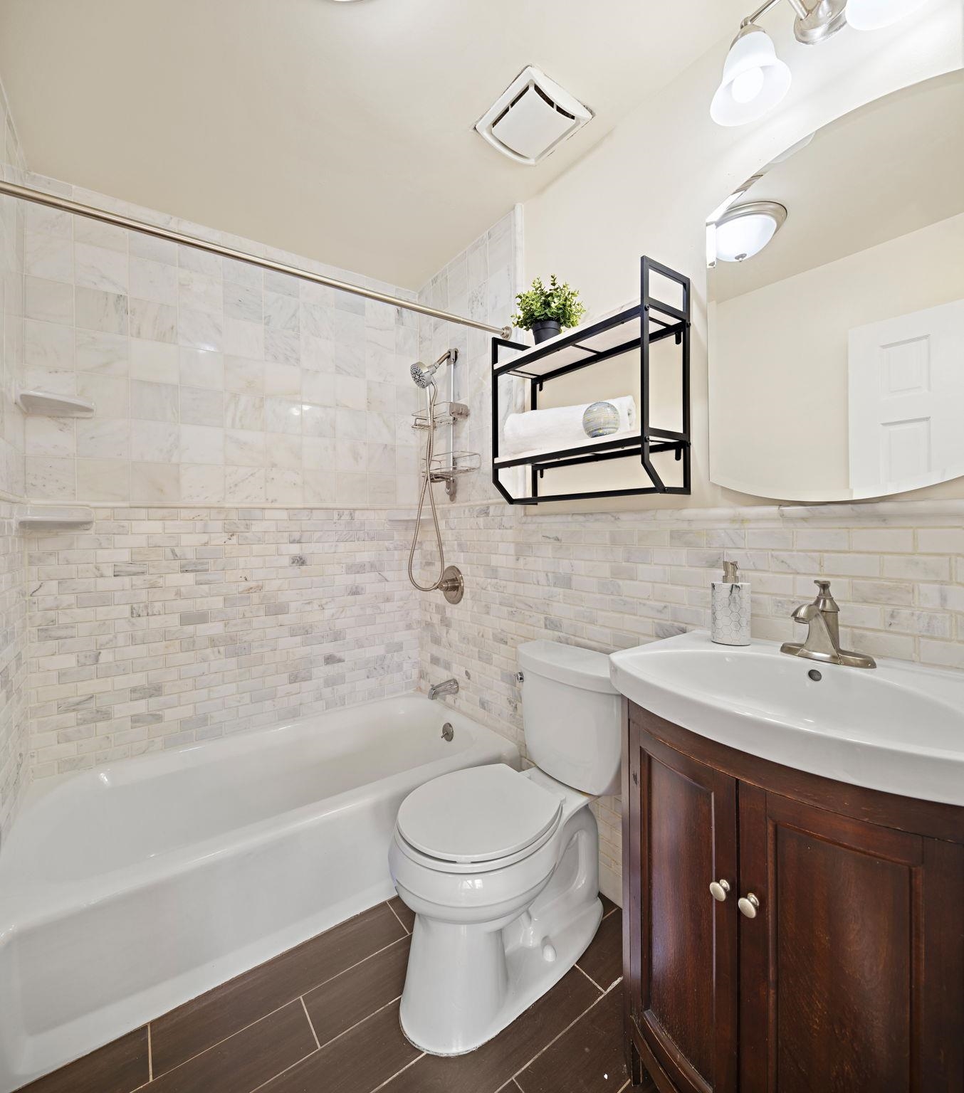 412 WASHINGTON ST Unit: 1B