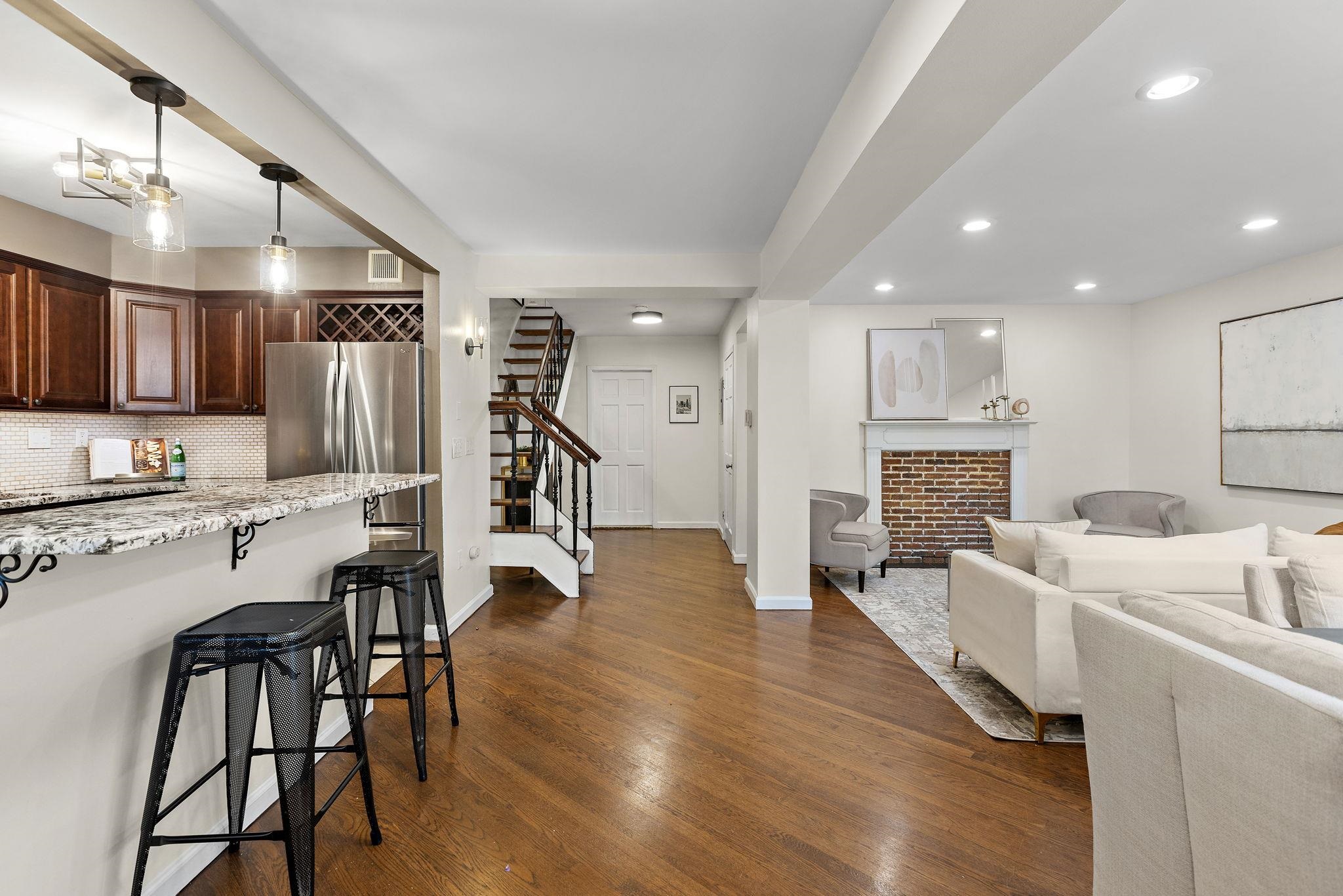 412 WASHINGTON ST Unit: 1B