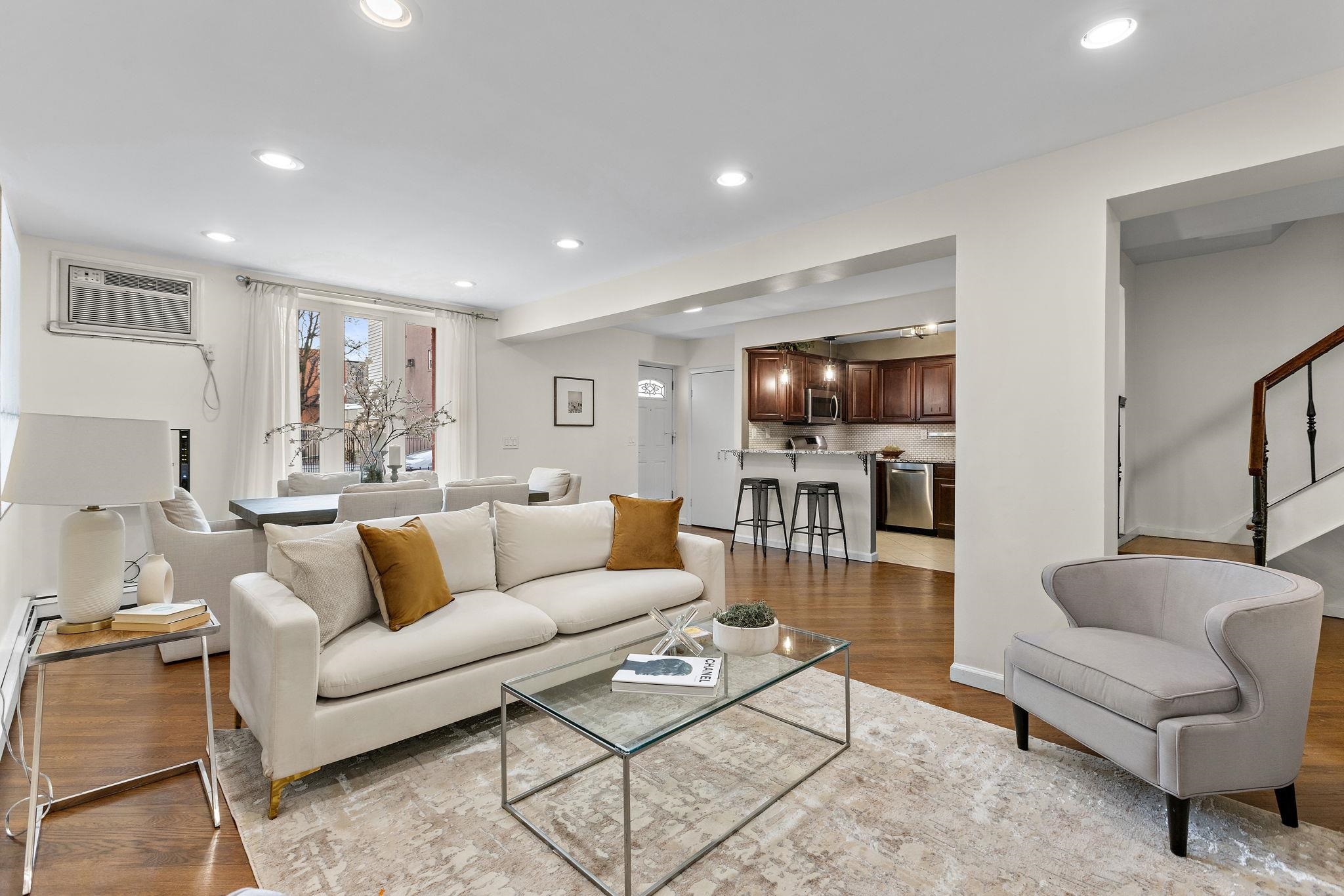 412 WASHINGTON ST Unit: 1B