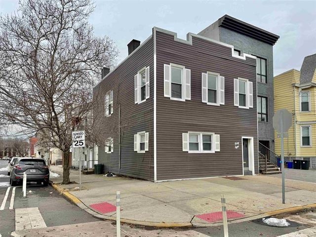 48 CARLTON AVE