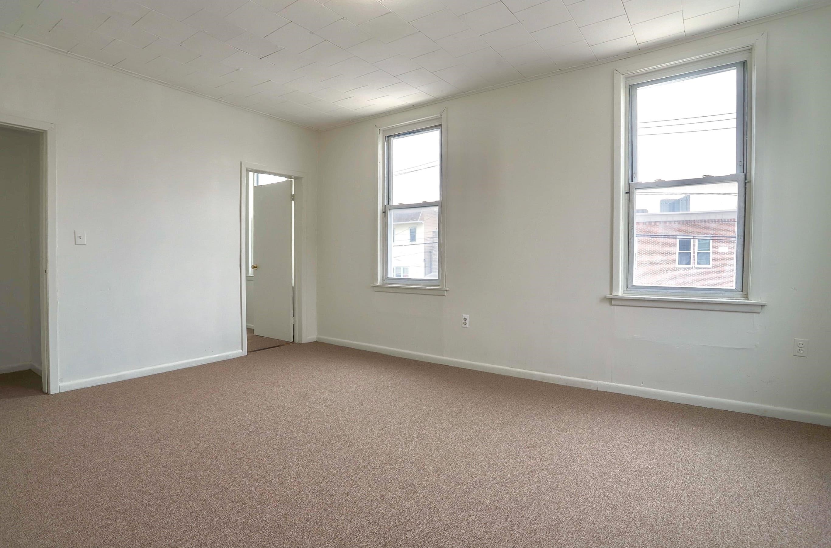 48 CARLTON AVE