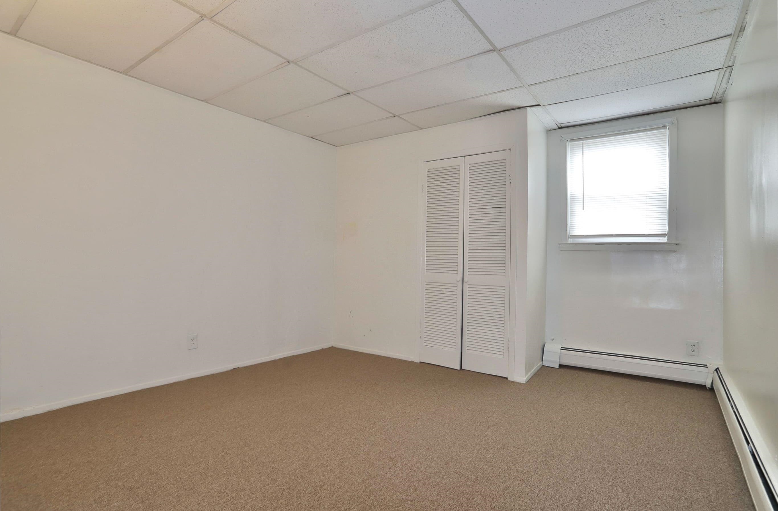 48 CARLTON AVE