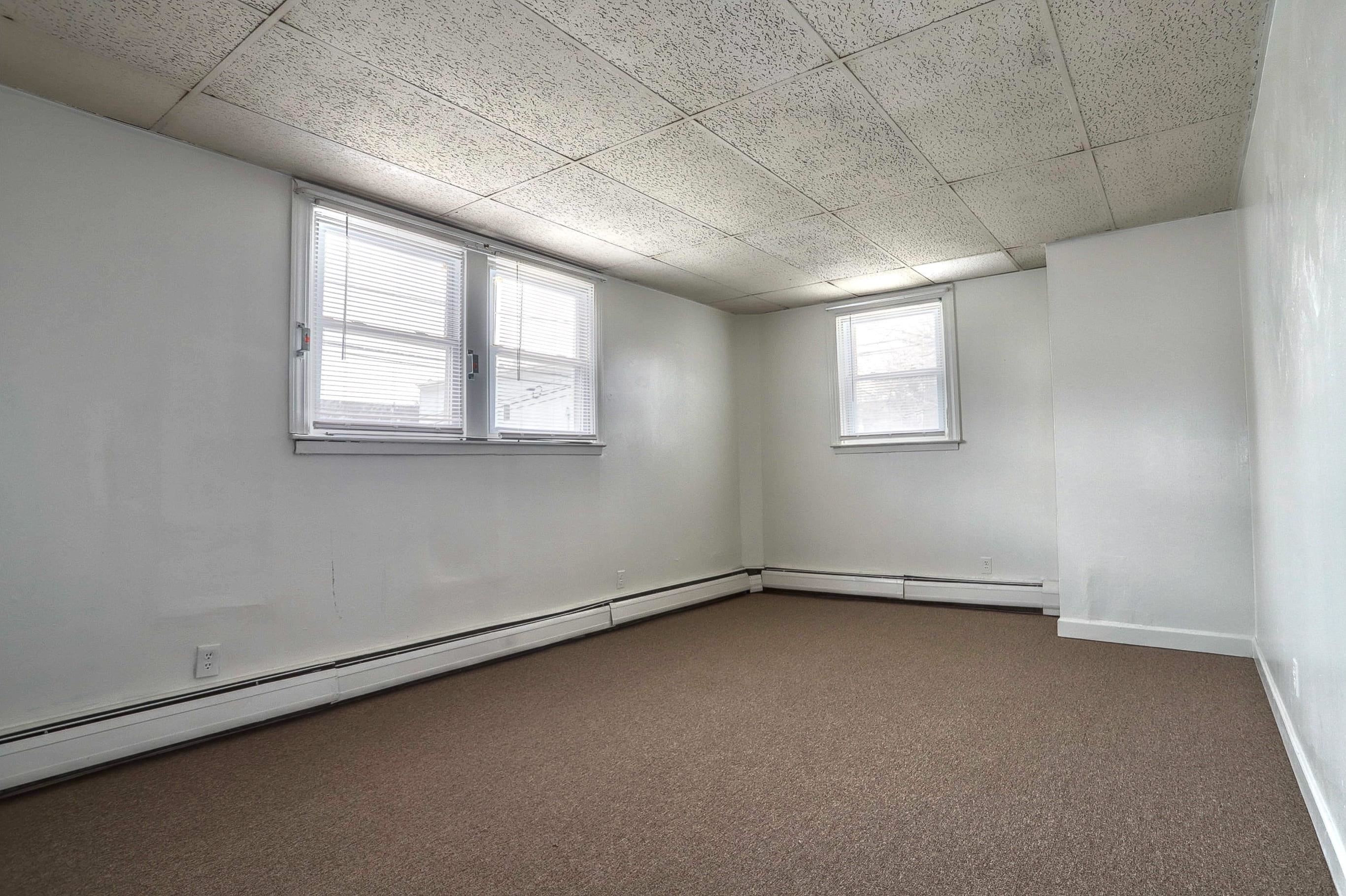 48 CARLTON AVE