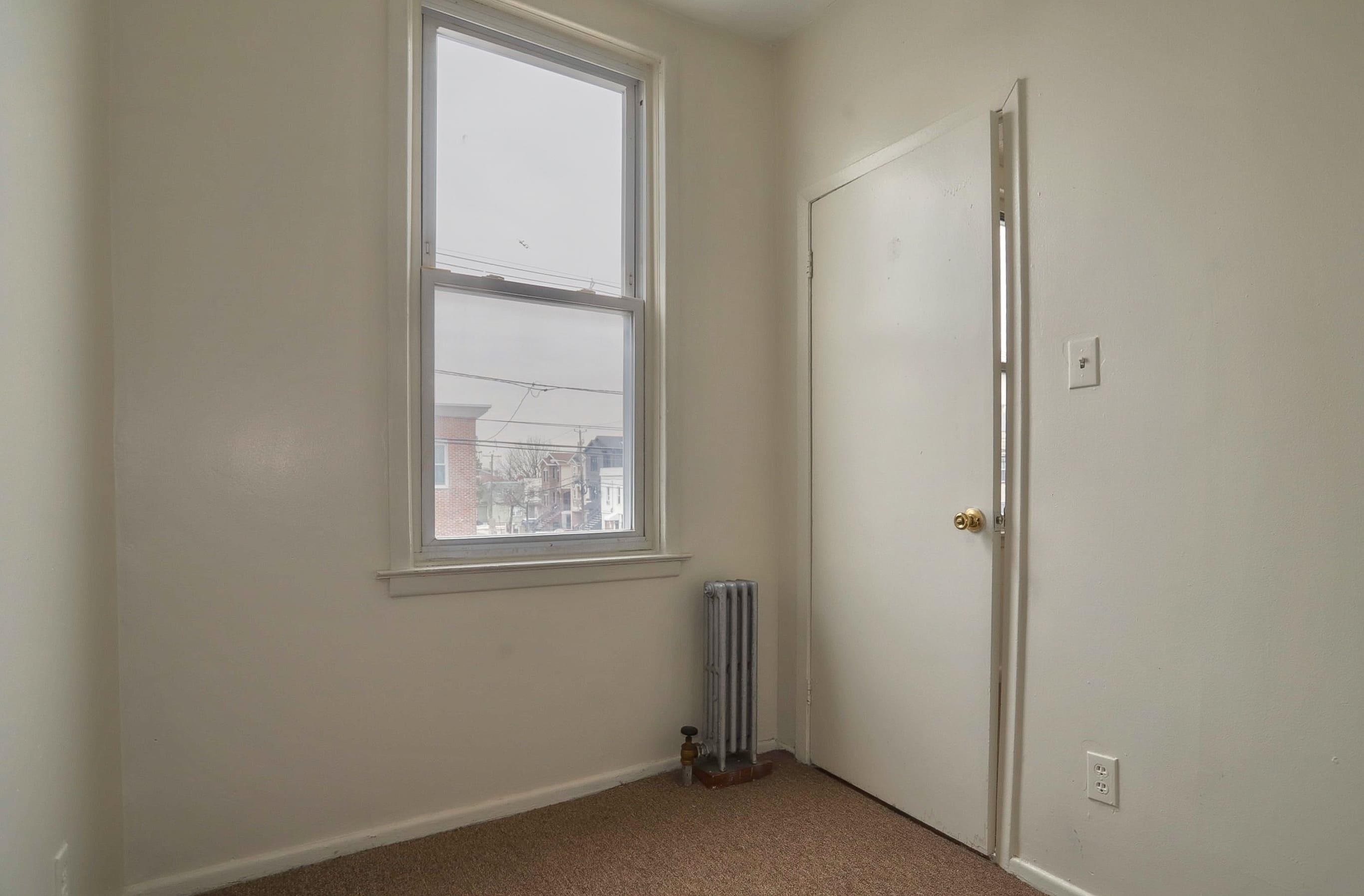 48 CARLTON AVE
