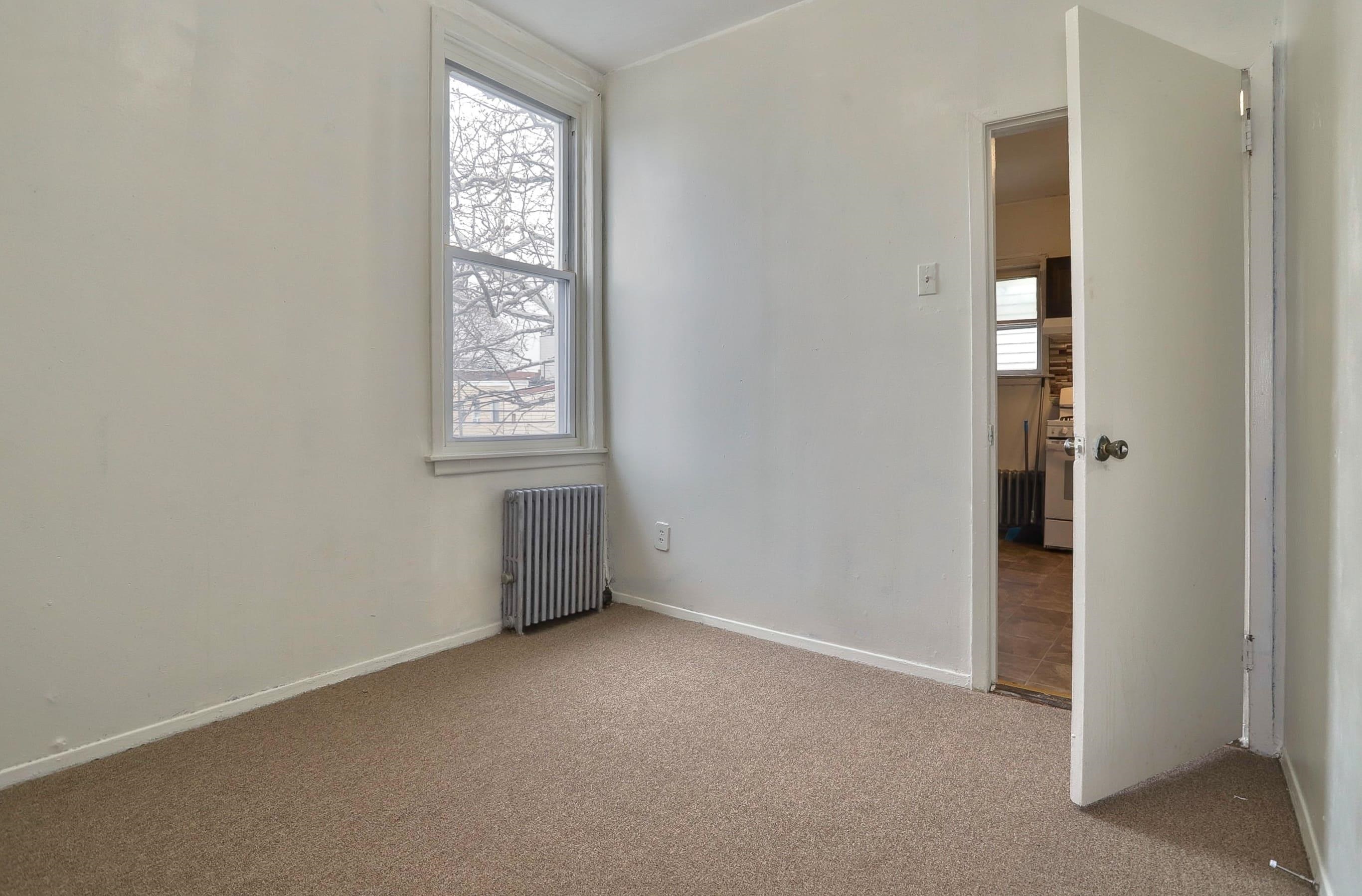 48 CARLTON AVE
