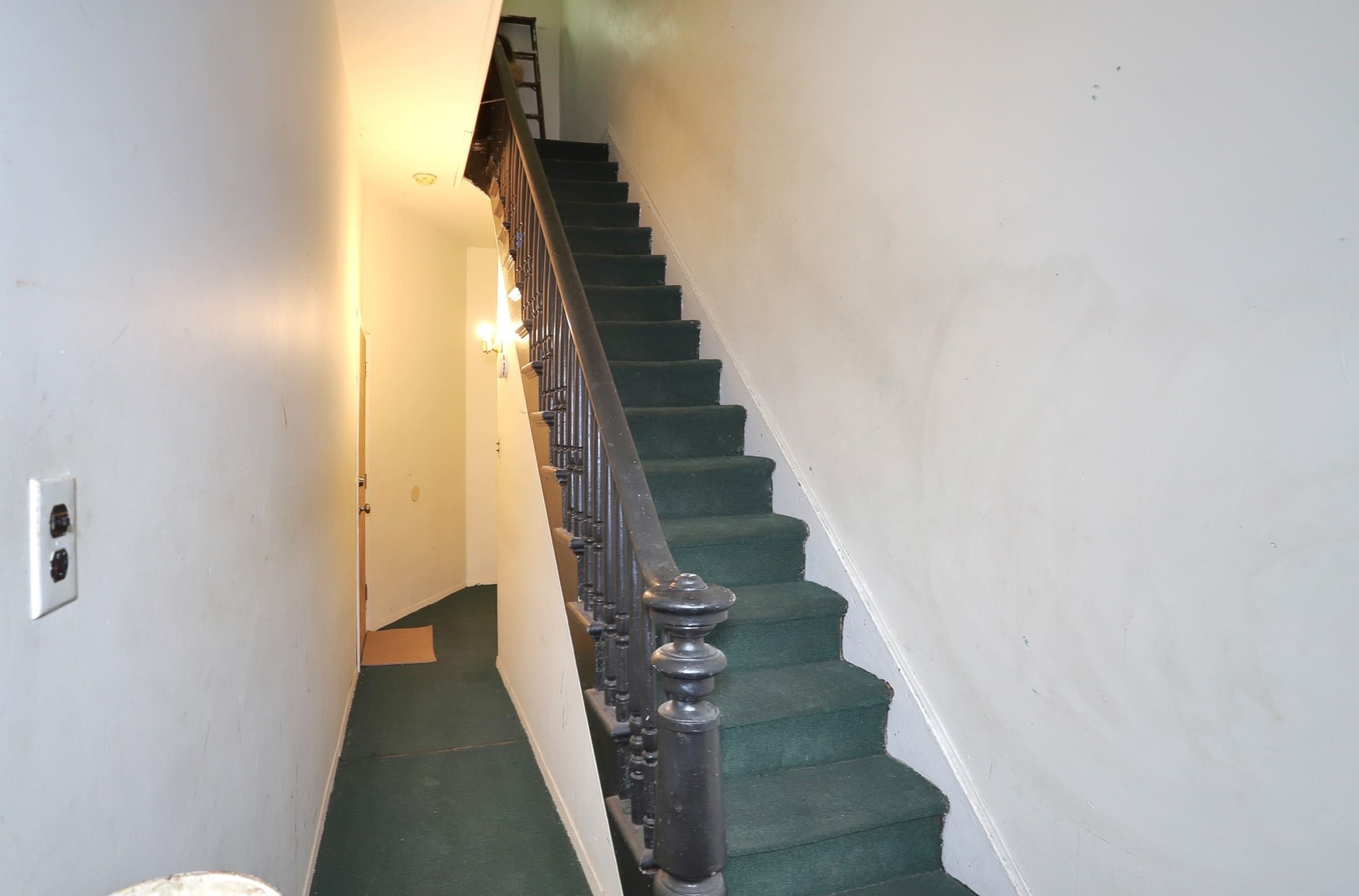 48 CARLTON AVE