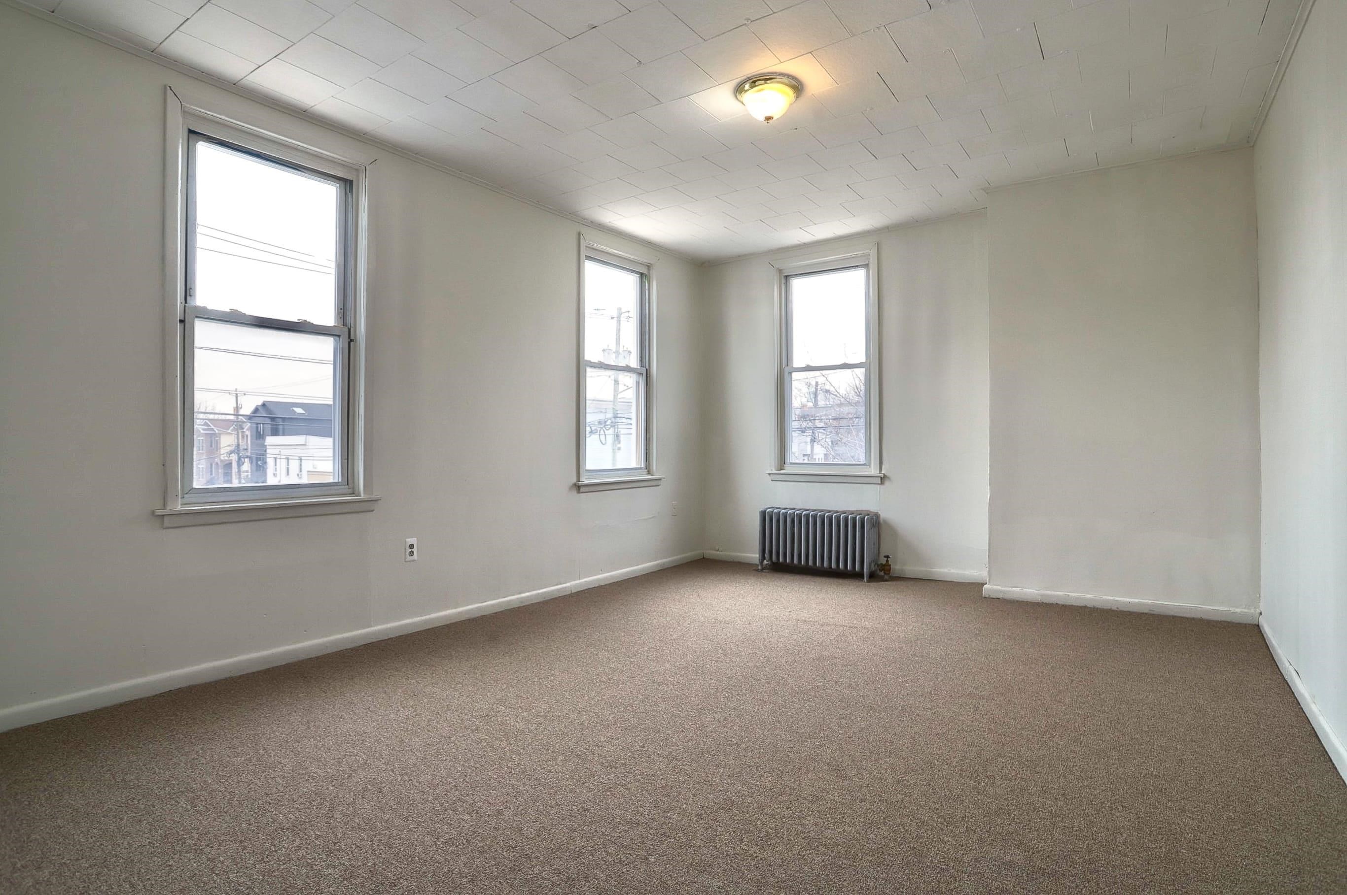 48 CARLTON AVE