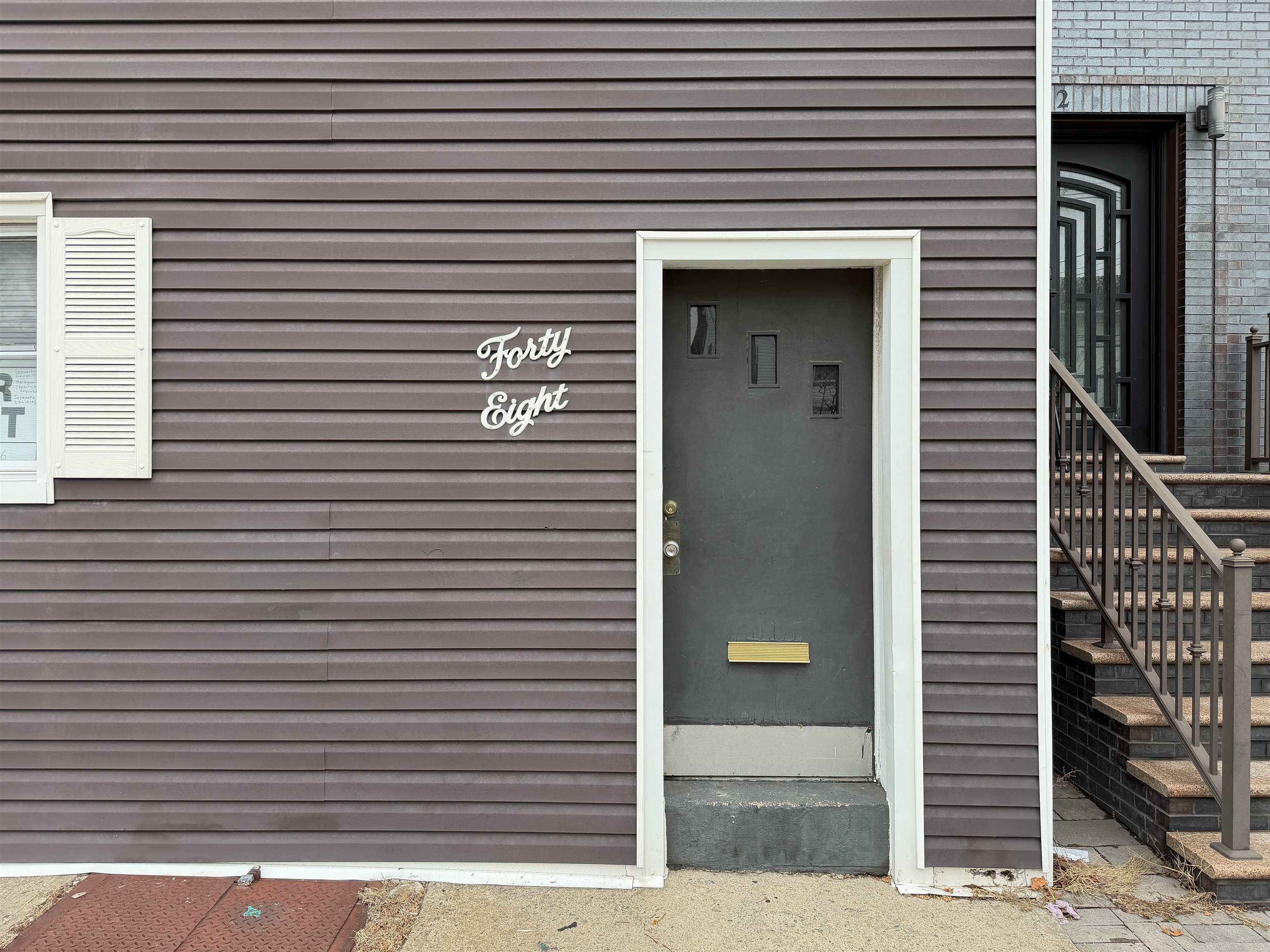 48 CARLTON AVE