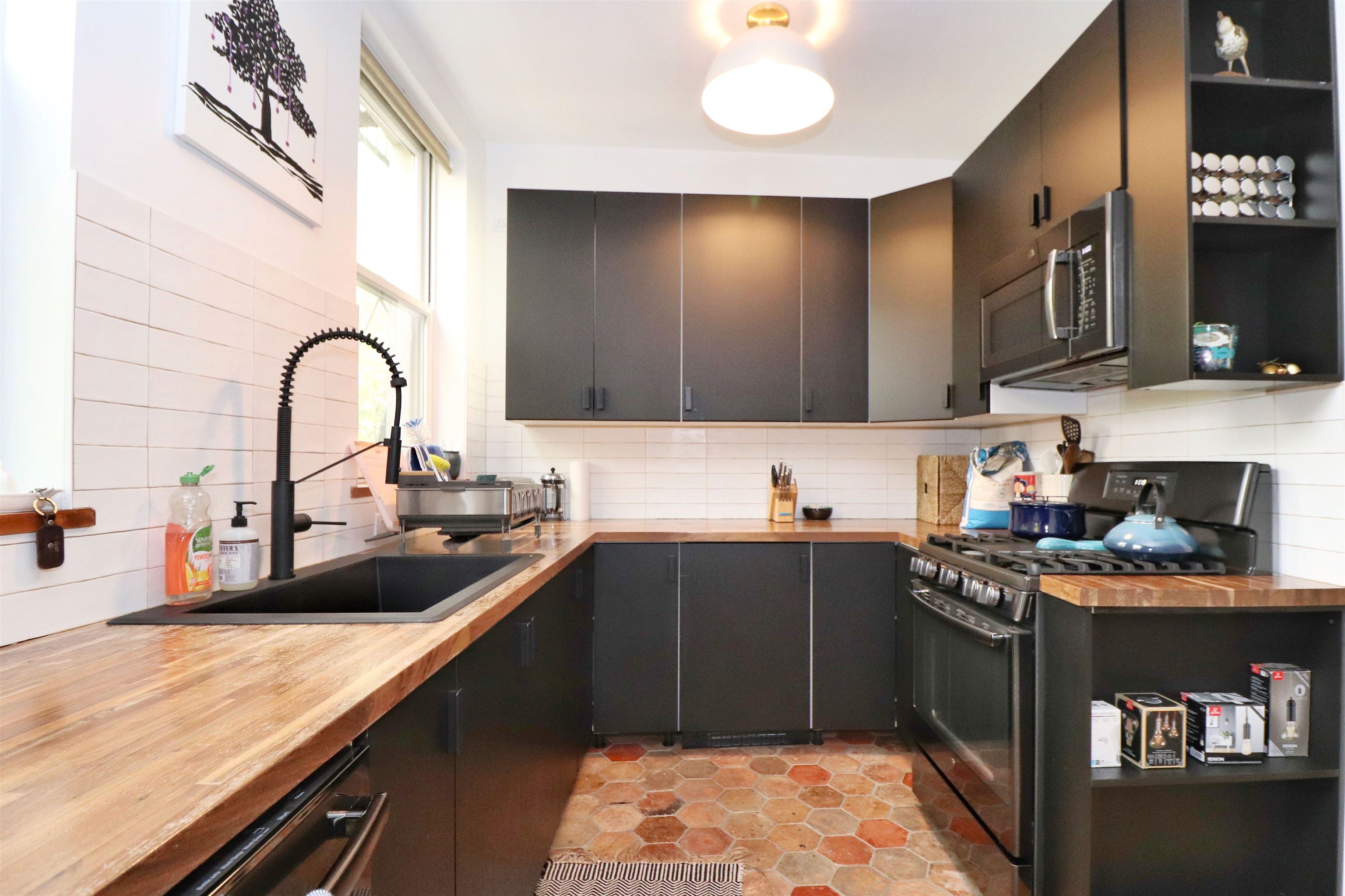 820 GRAND ST Unit: 2