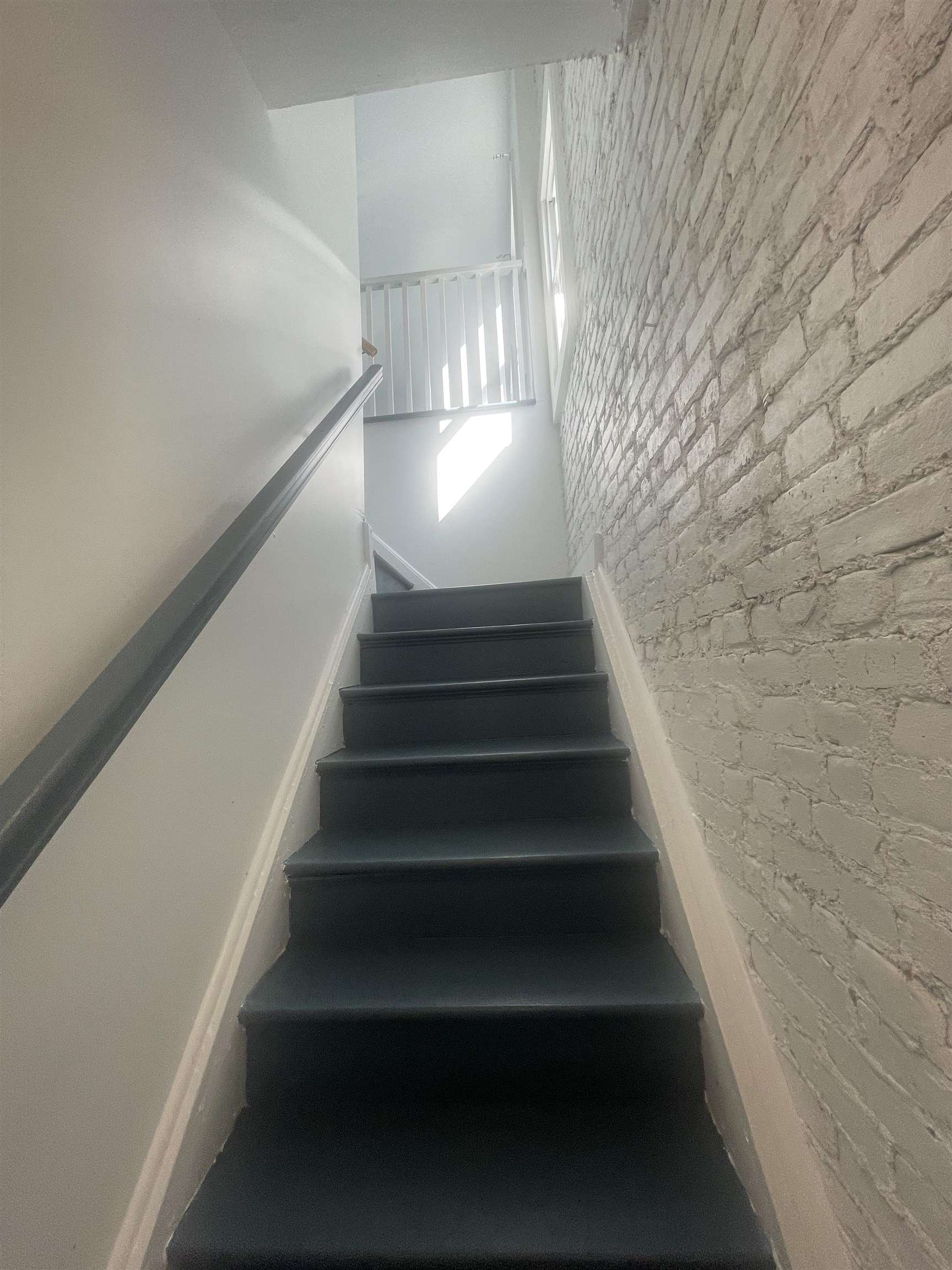 18 WARNER AVE Unit: 2