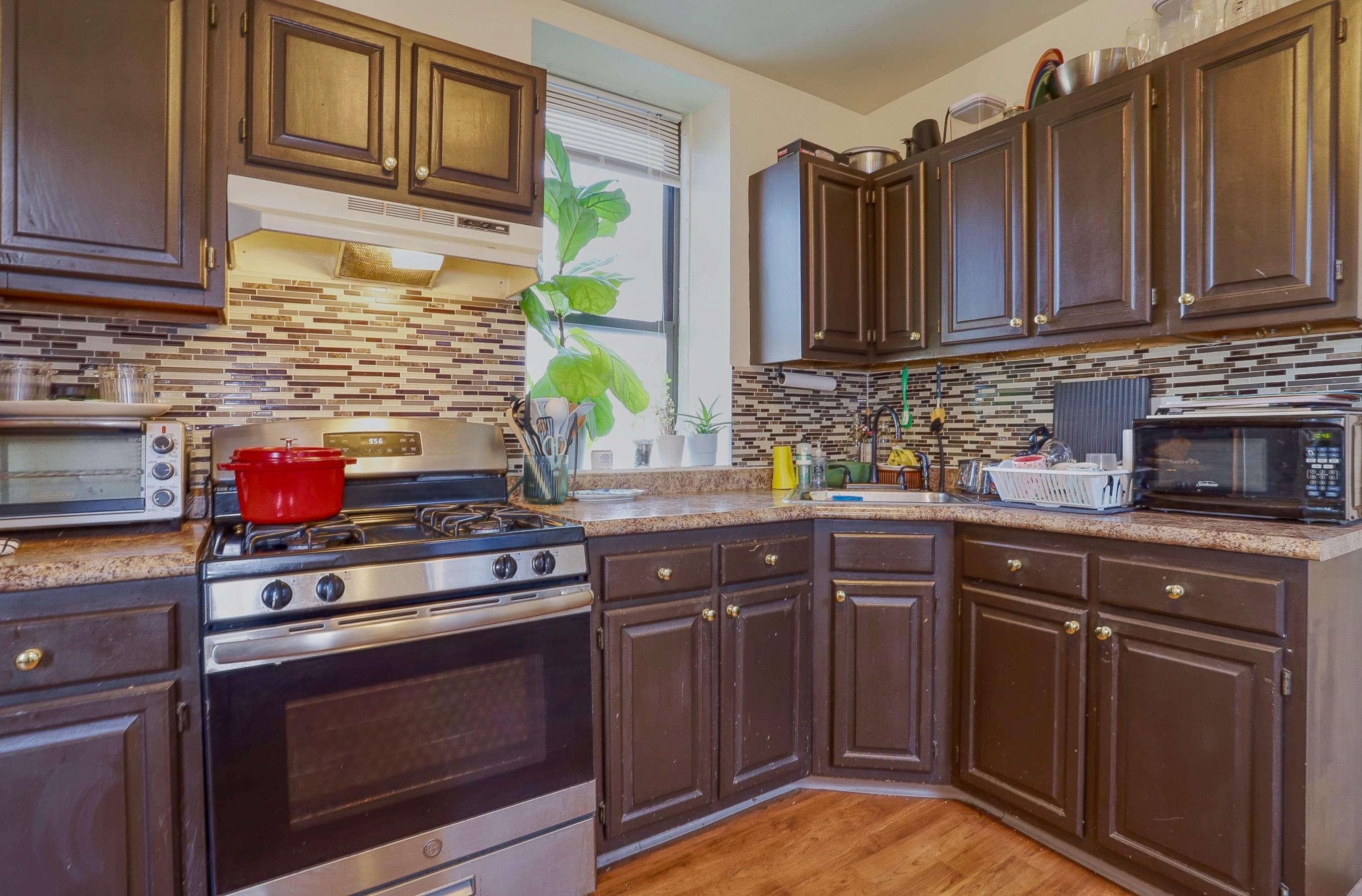 202 HUDSON ST Unit: 9