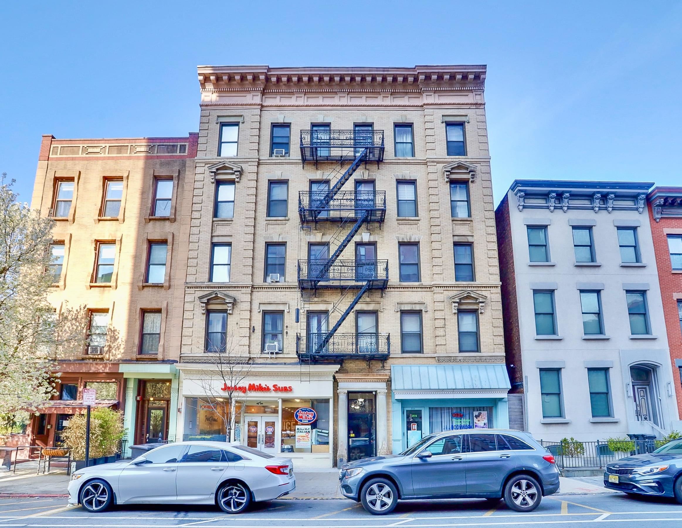 202 HUDSON ST Unit: 9