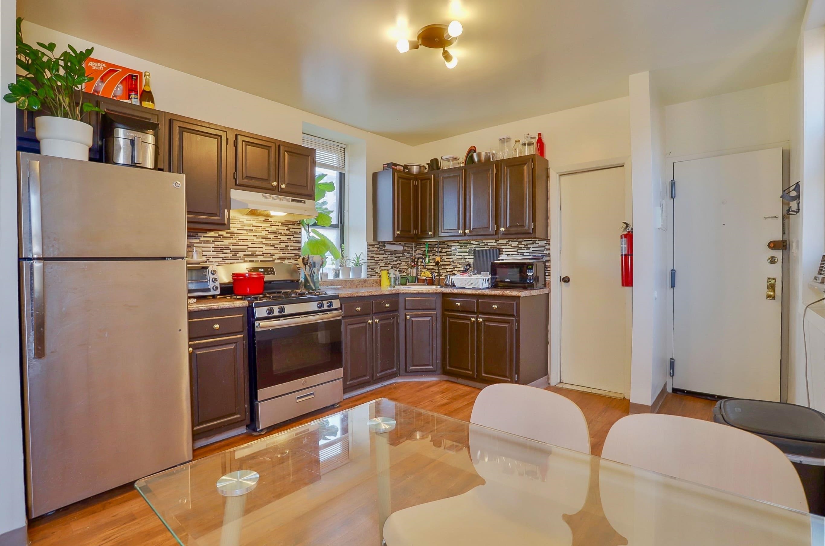 202 HUDSON ST Unit: 9