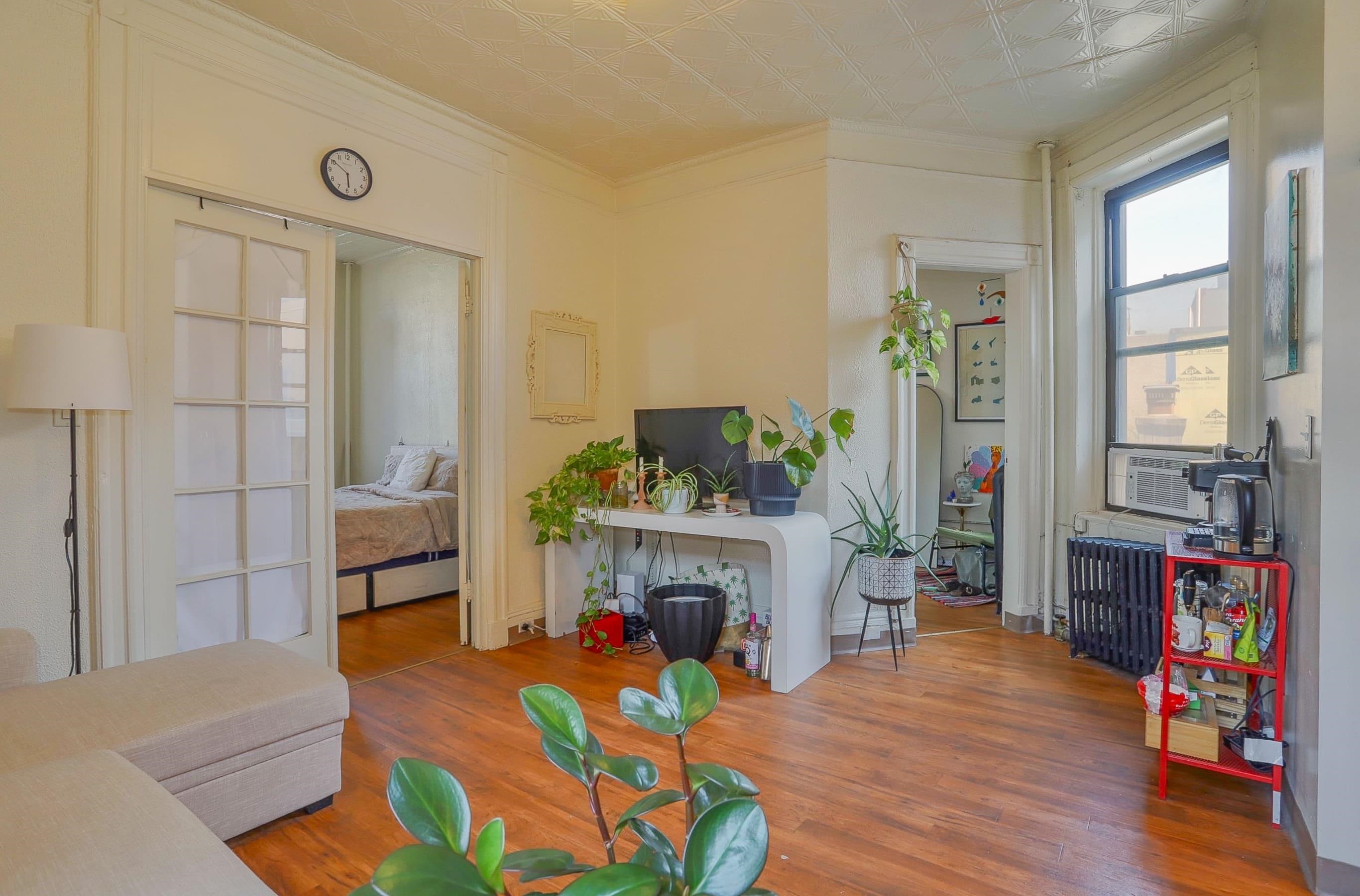 202 HUDSON ST Unit: 9