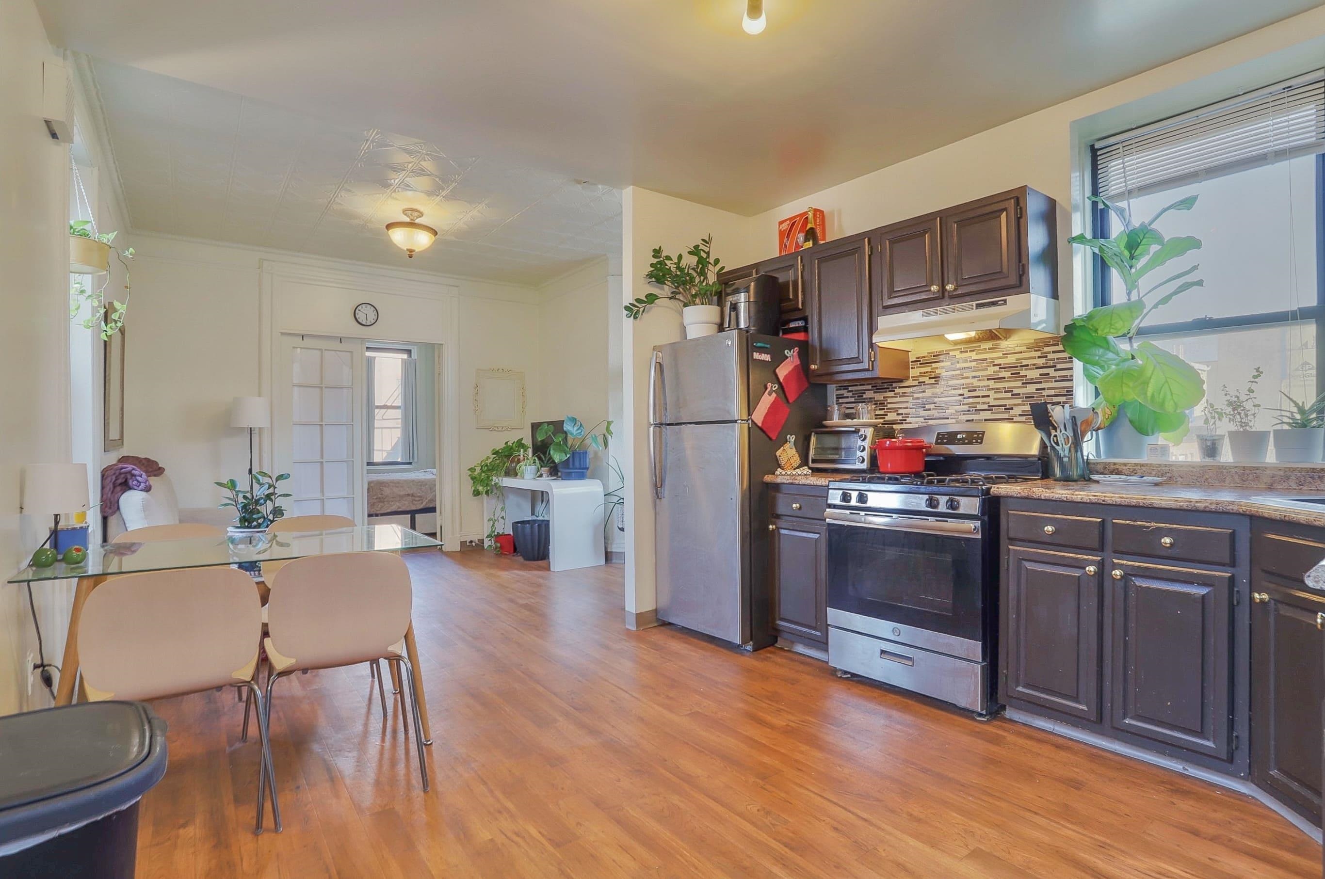202 HUDSON ST Unit: 9