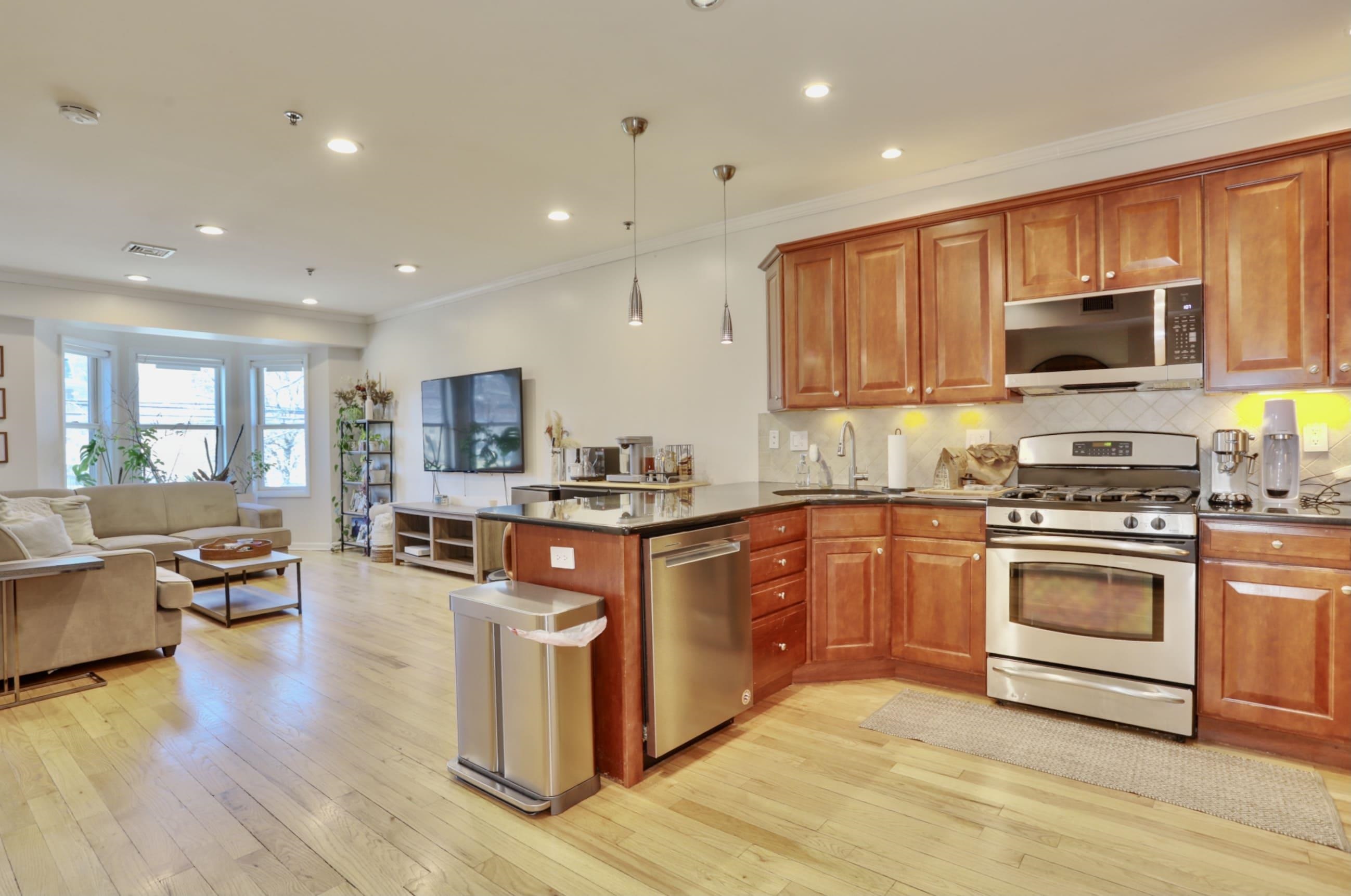 421 JACKSON ST Unit: 1