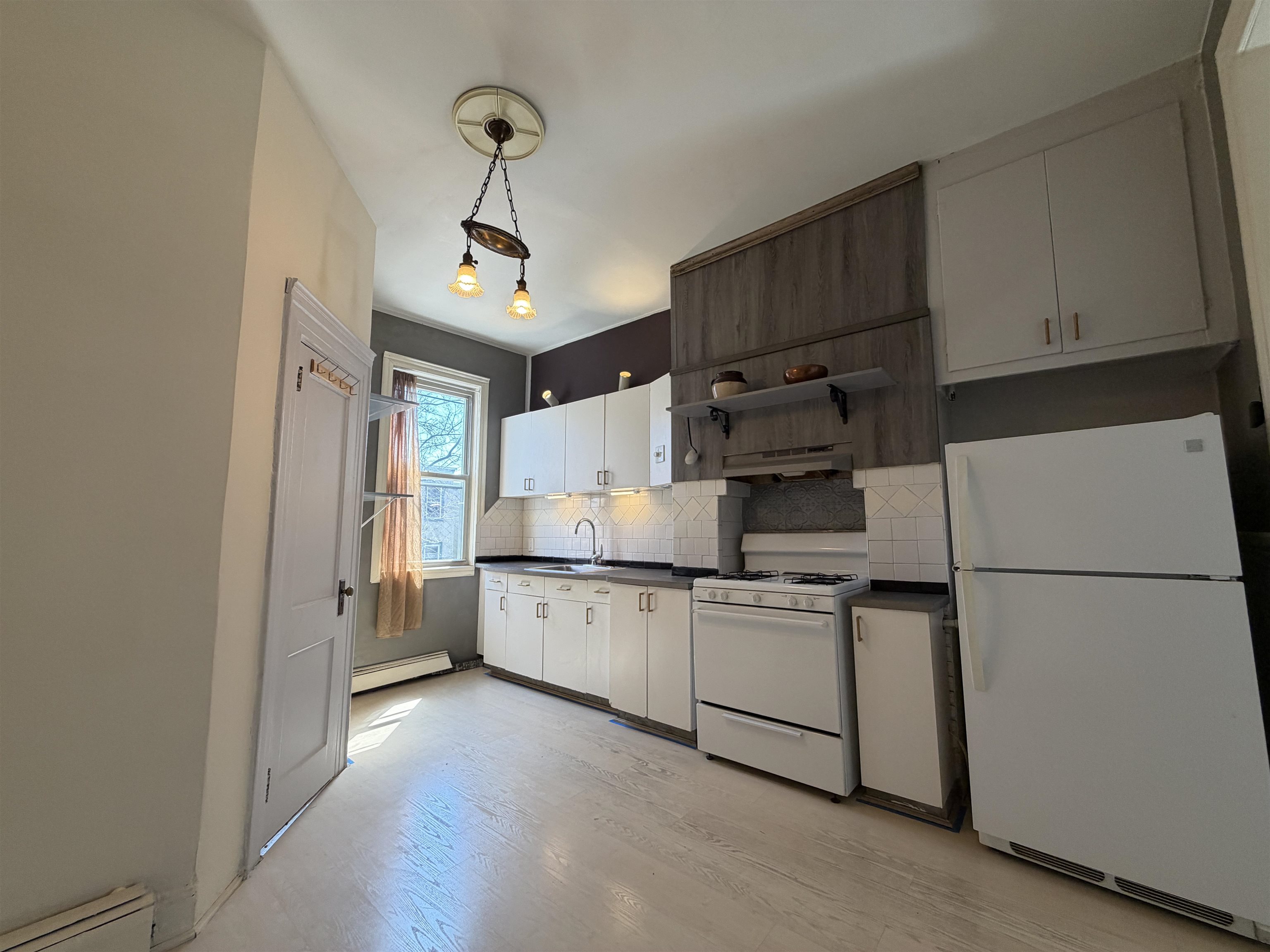 68 SHERMAN AVE Unit: 2R