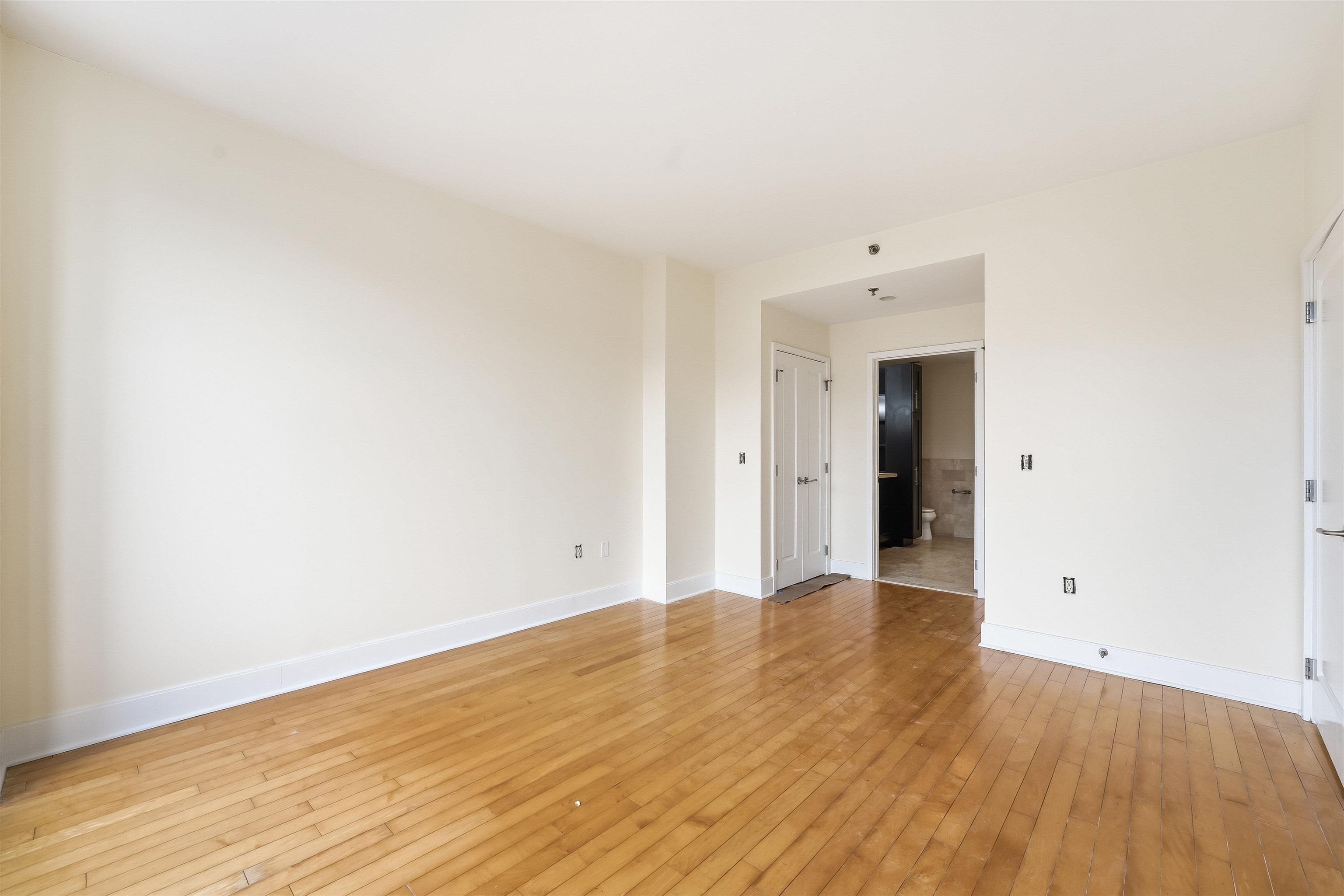 1125 MAXWELL LANE Unit: 1123
