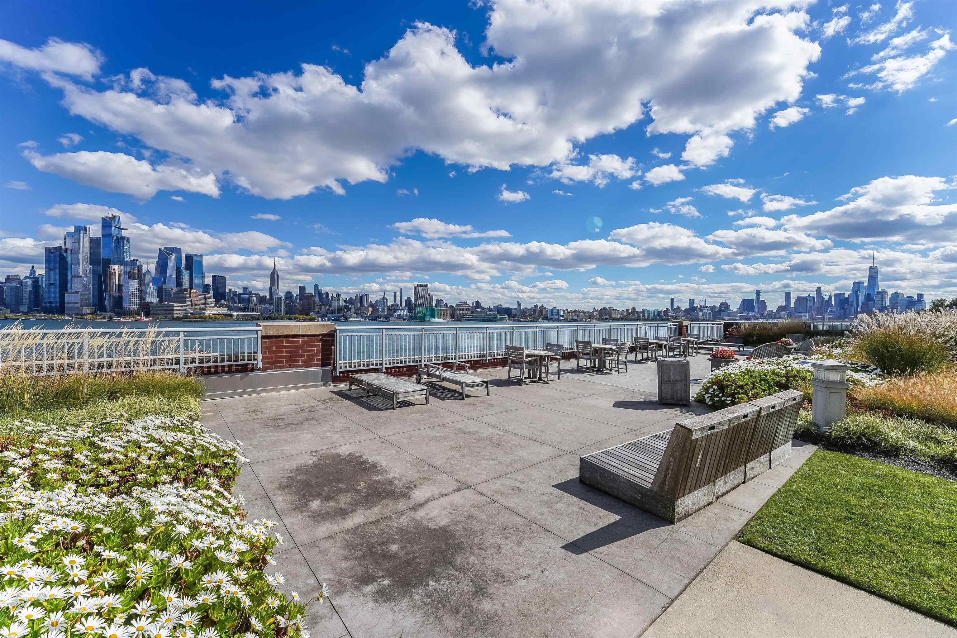 1125 MAXWELL LANE Unit: 1123