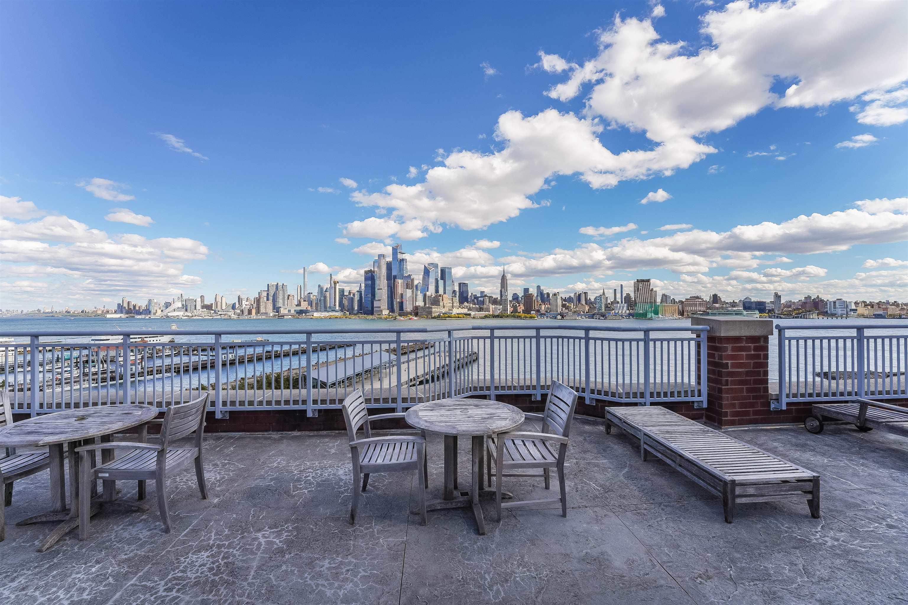 1125 MAXWELL LANE Unit: 1123