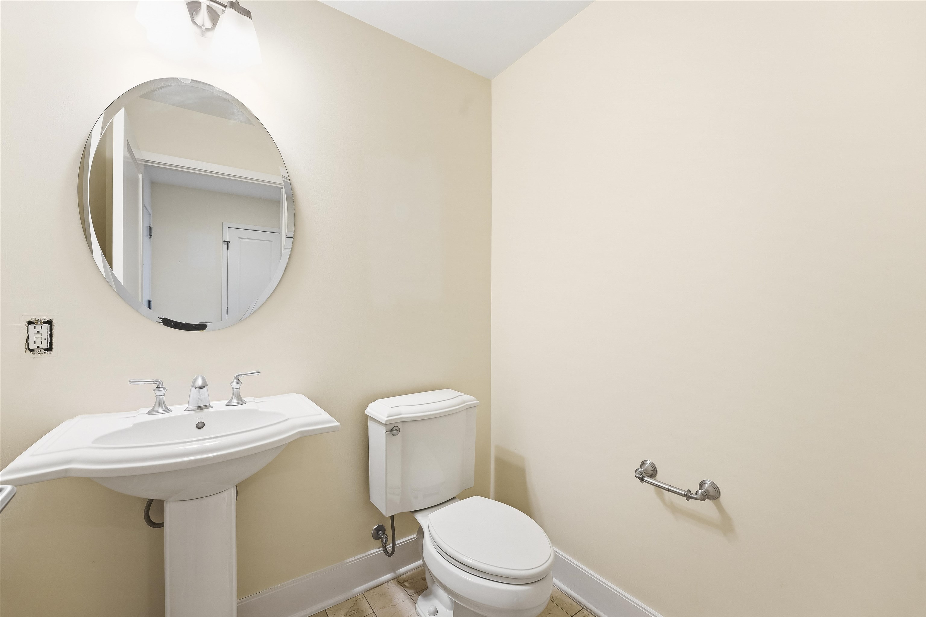 1125 MAXWELL LANE Unit: 1123