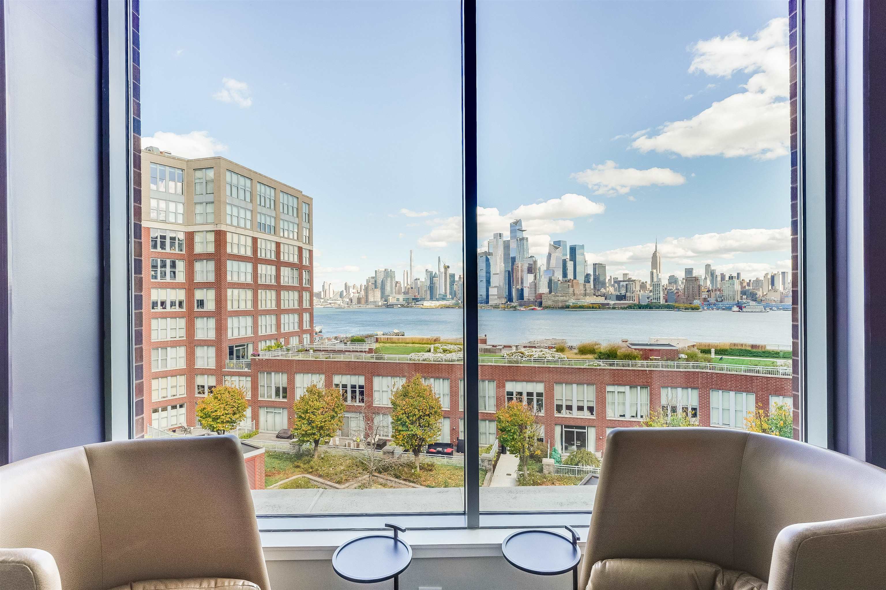 1125 MAXWELL LANE Unit: 1123