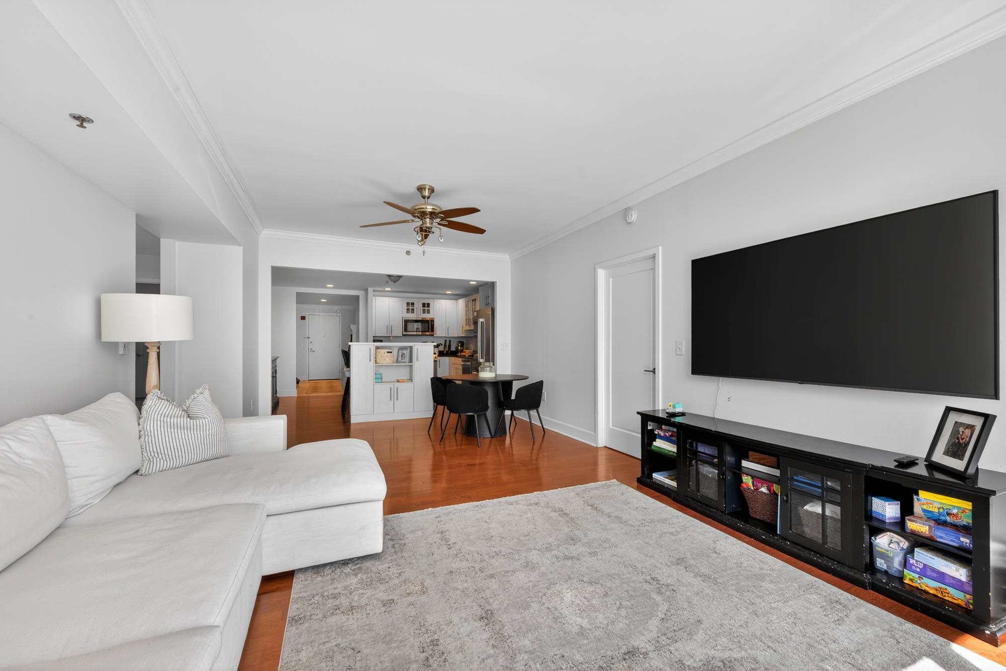 1025 MAXWELL LANE Unit: 212