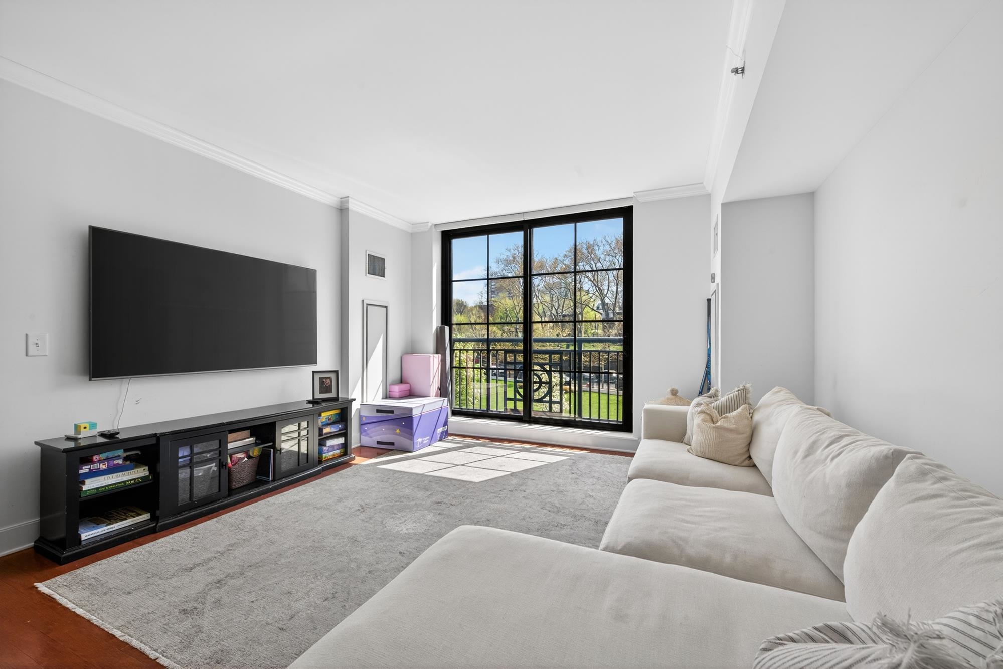 1025 MAXWELL LANE Unit: 212