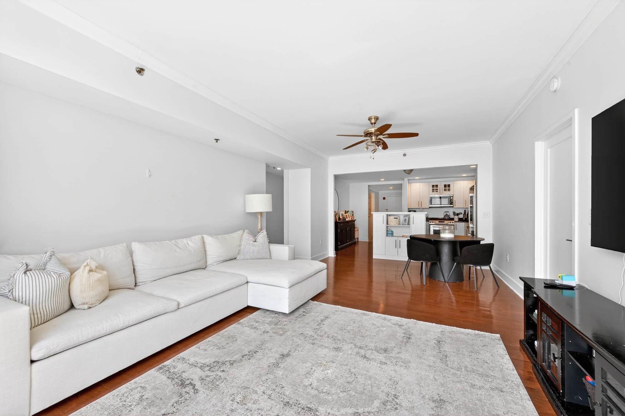 1025 MAXWELL LANE Unit: 212