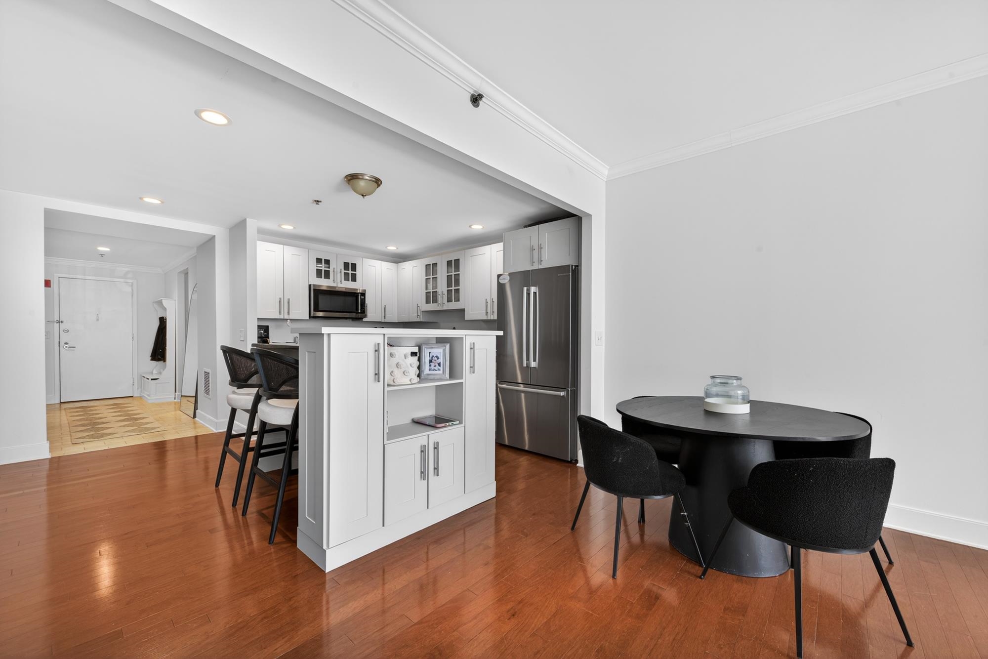 1025 MAXWELL LANE Unit: 212