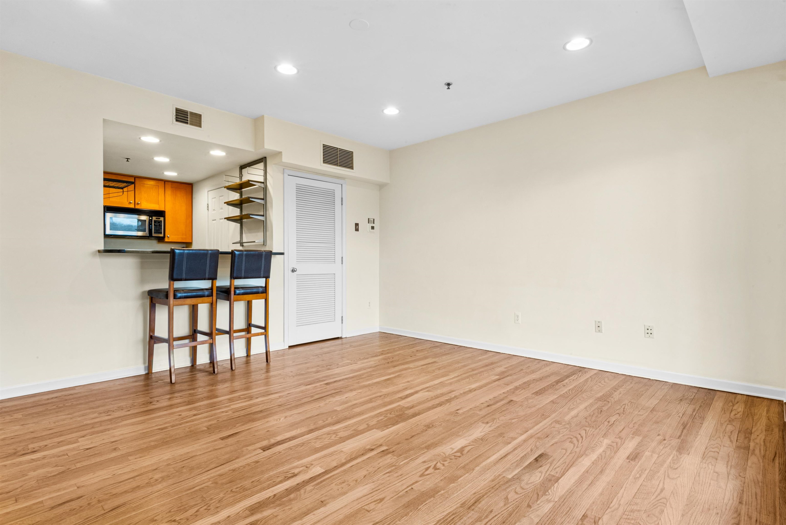 920 JEFFERSON ST Unit: 501