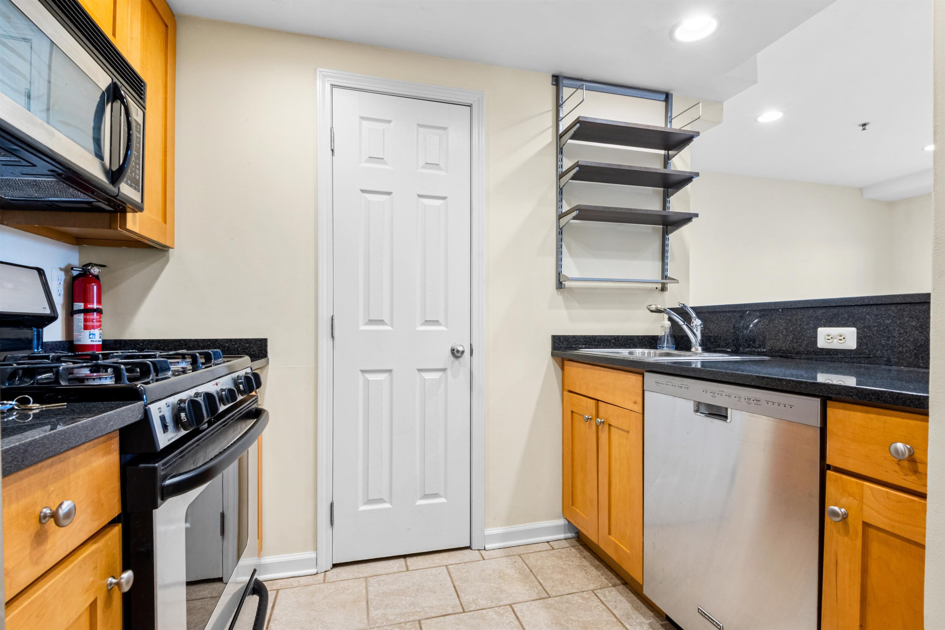 920 JEFFERSON ST Unit: 501