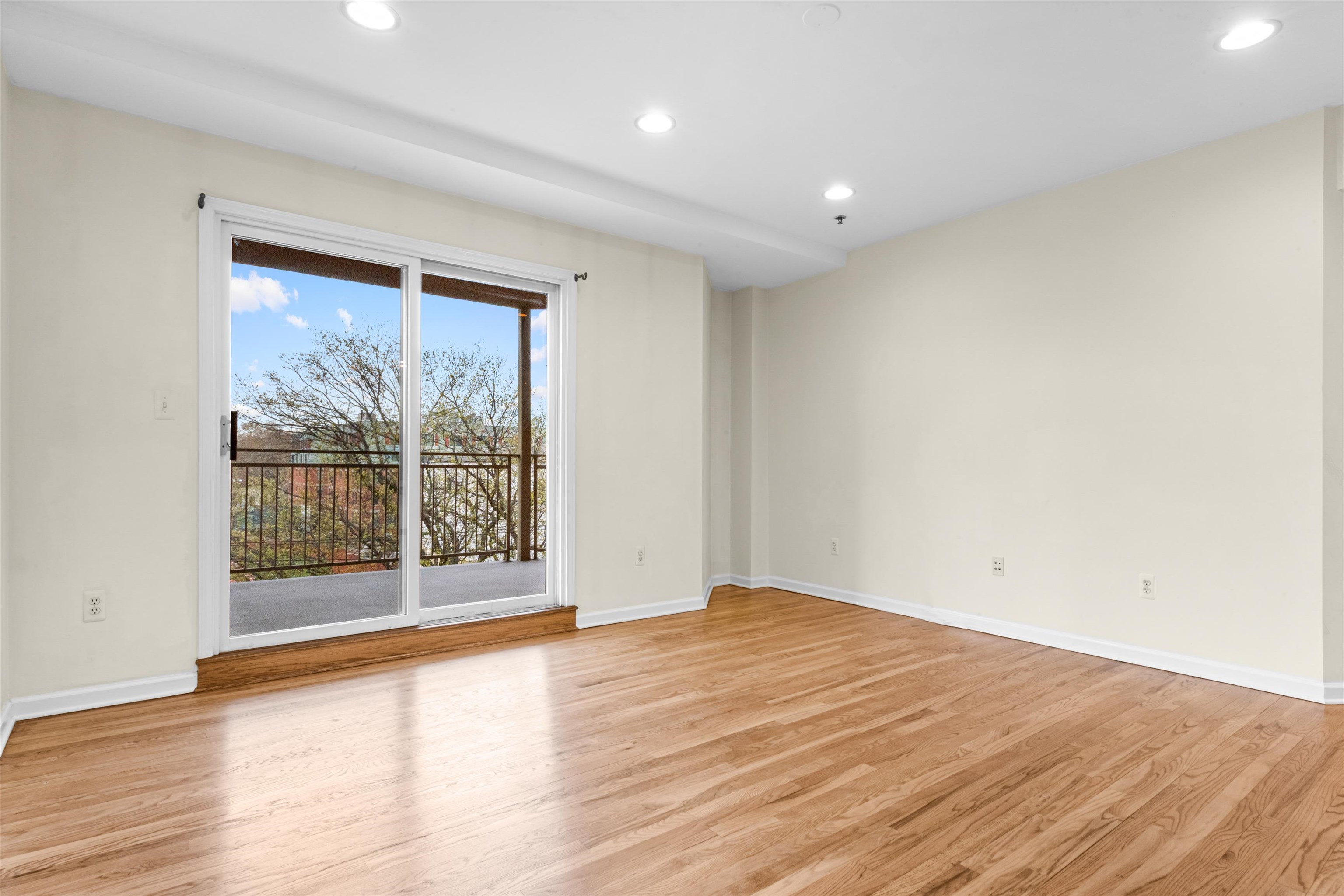 920 JEFFERSON ST Unit: 501