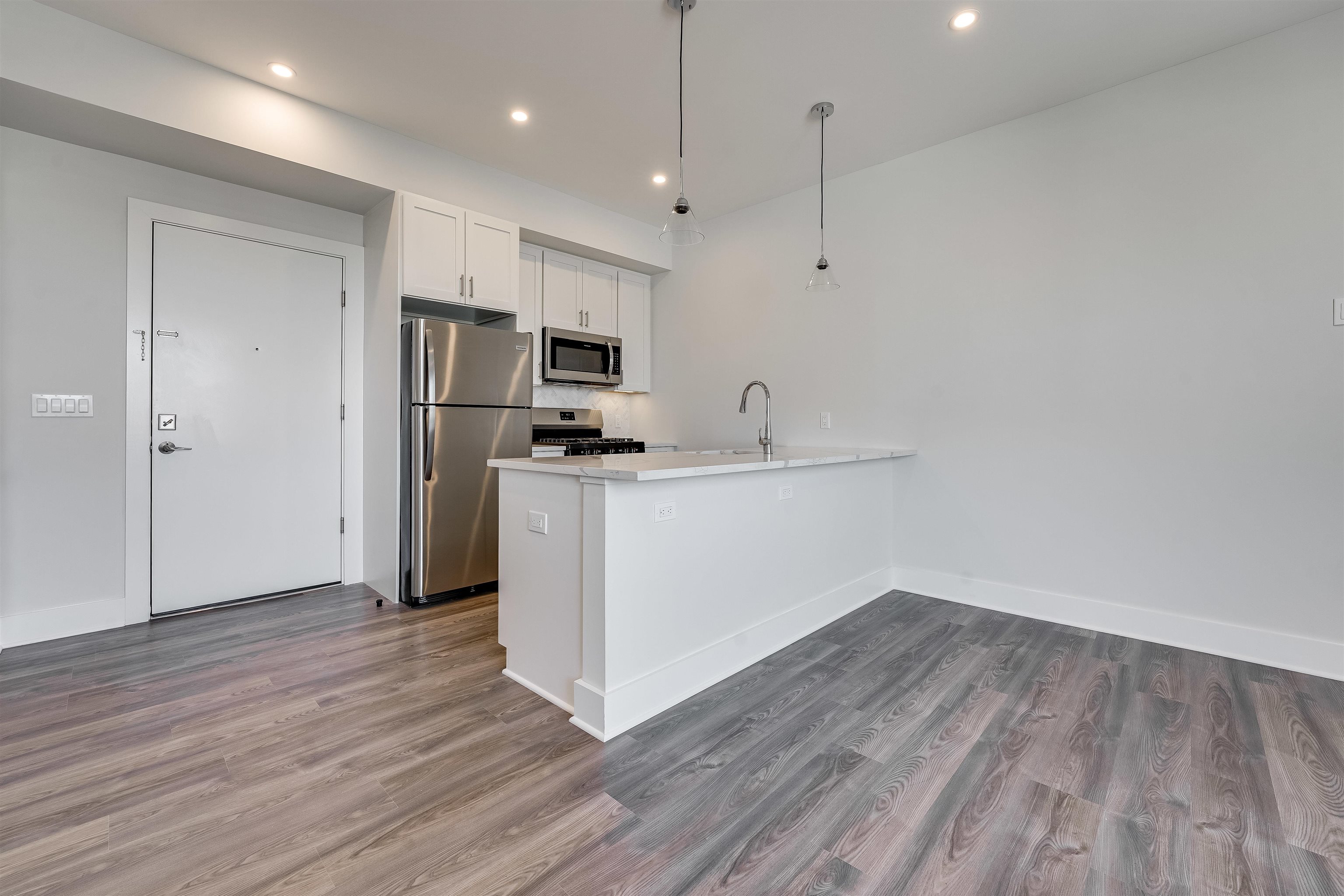 658 GRAND ST Unit: 202