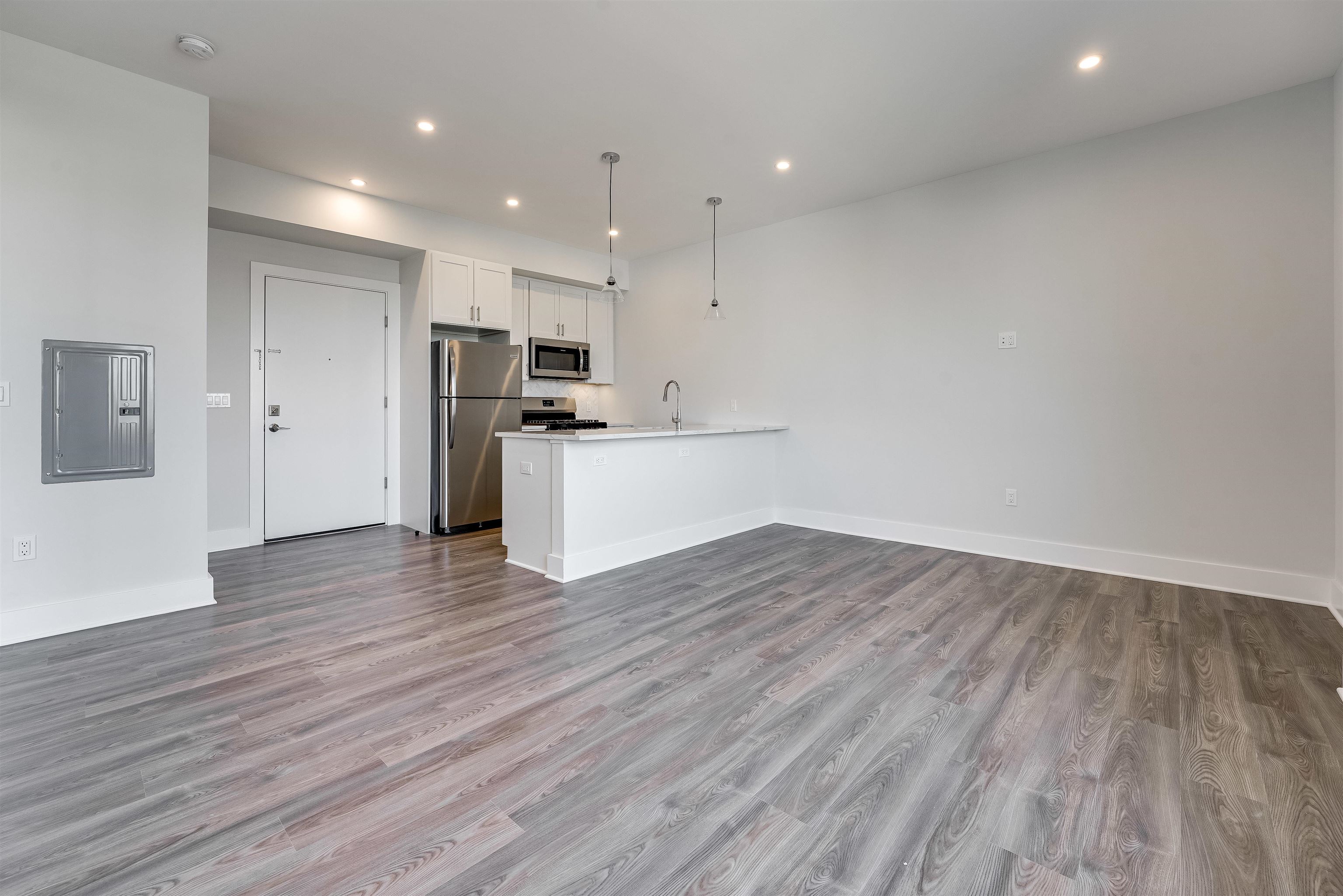658 GRAND ST Unit: 202