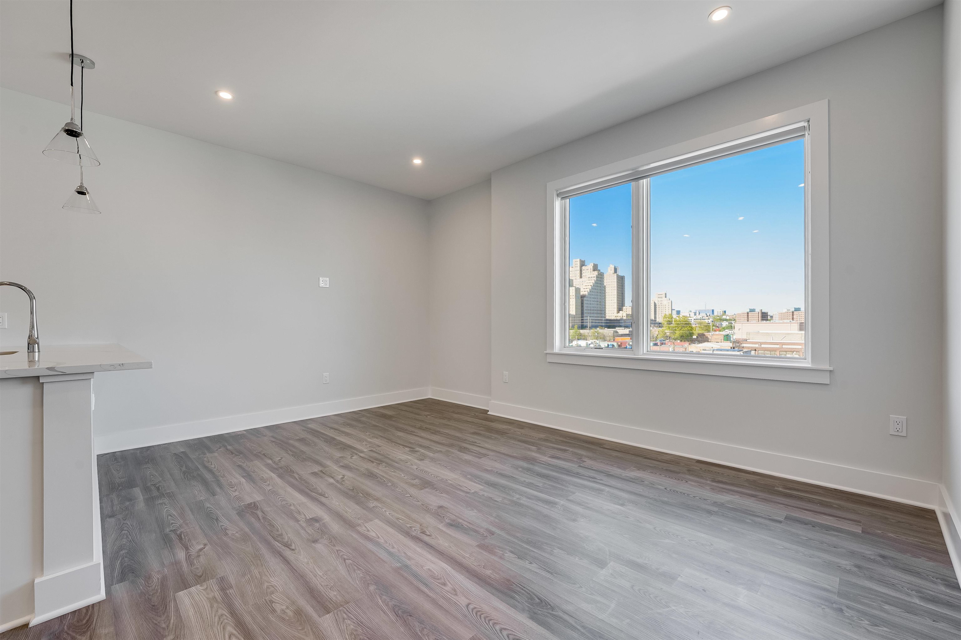 658 GRAND ST Unit: 202