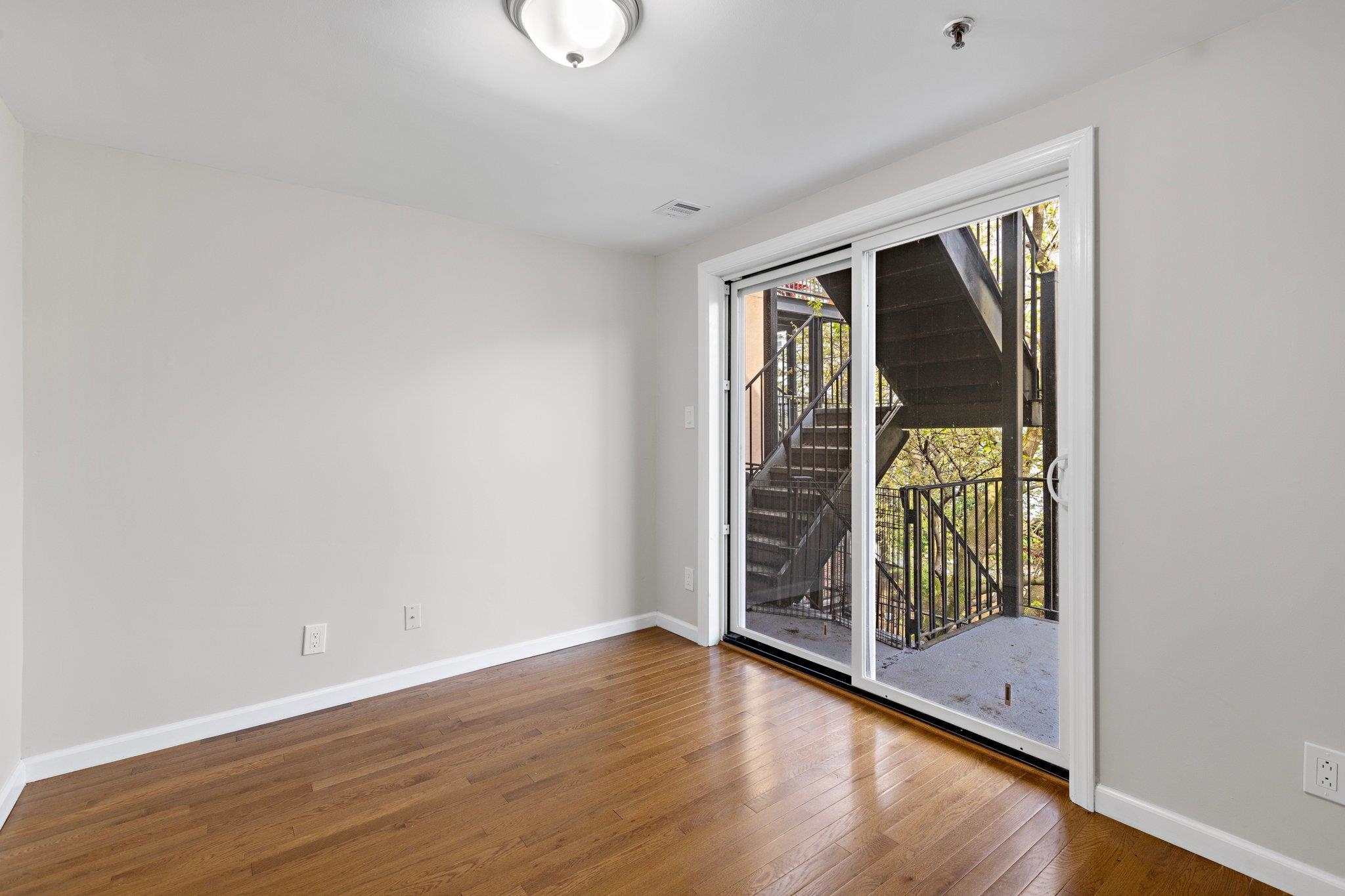 513 MONROE ST Unit: 6