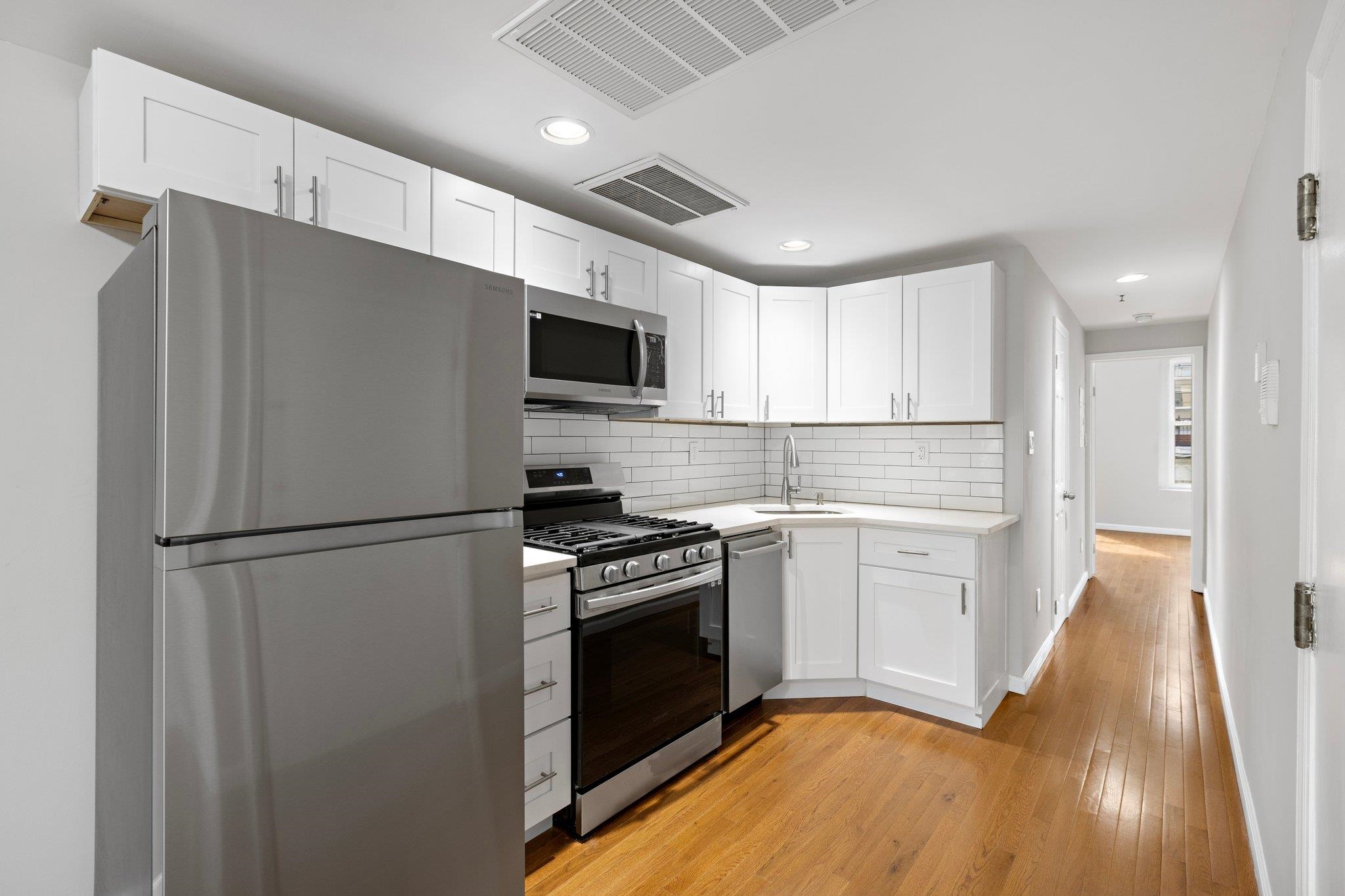 513 MONROE ST Unit: 6