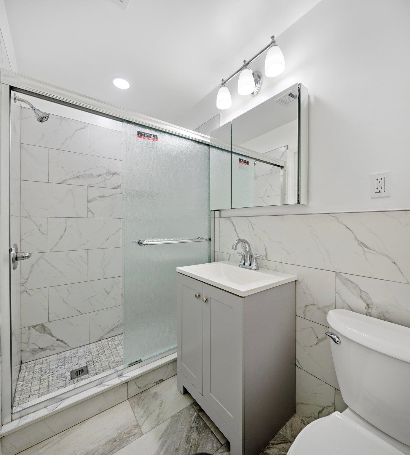 513 MONROE ST Unit: 6