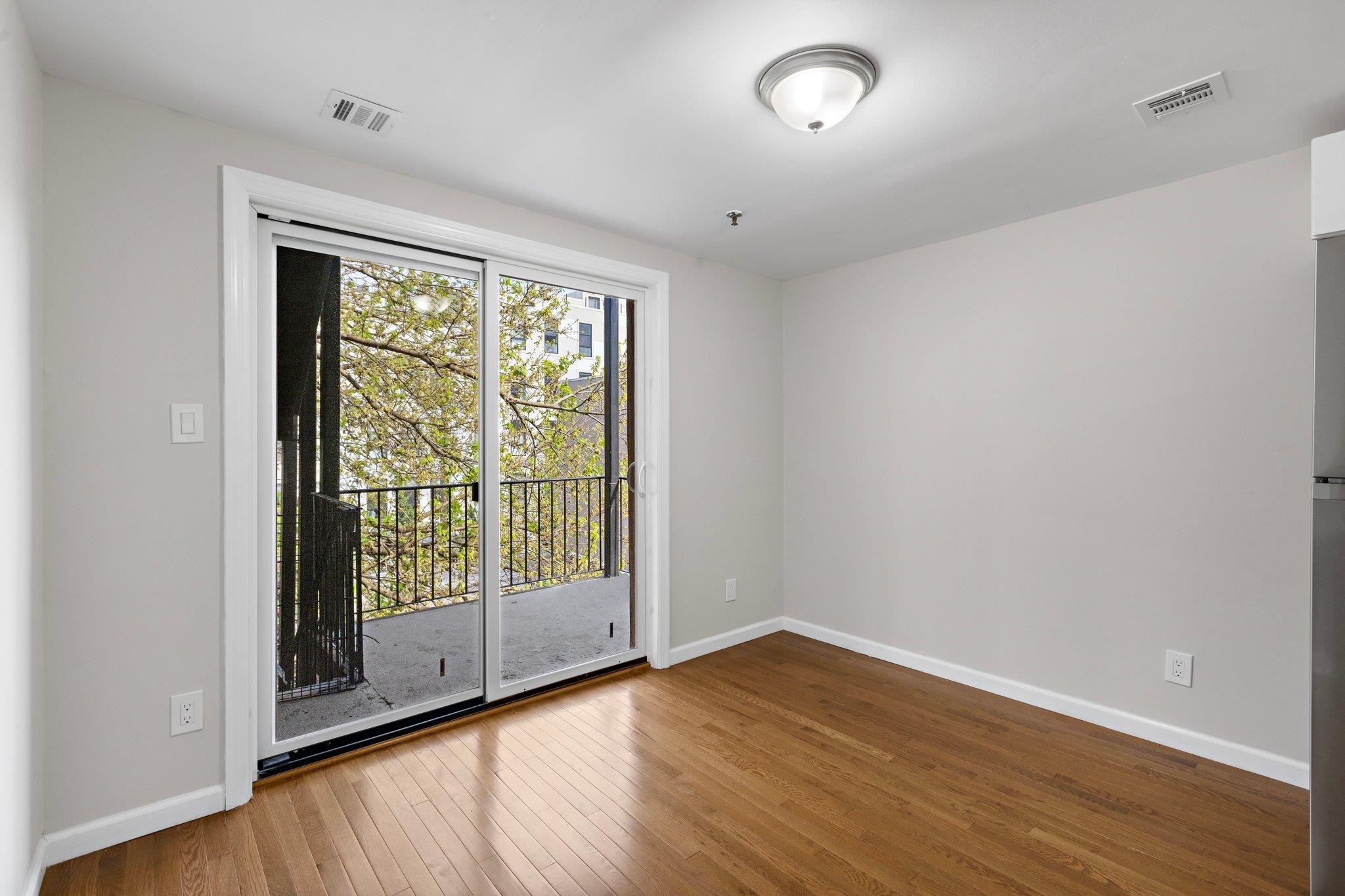 513 MONROE ST Unit: 6