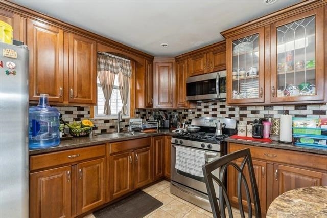 1012 PATERSON PLANK RD Unit: 1st Floor