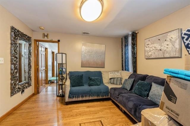 1012 PATERSON PLANK RD Unit: 1st Floor