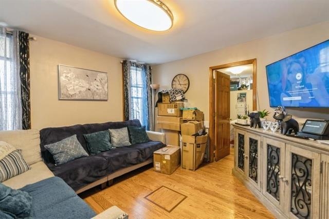 1012 PATERSON PLANK RD Unit: 1st Floor